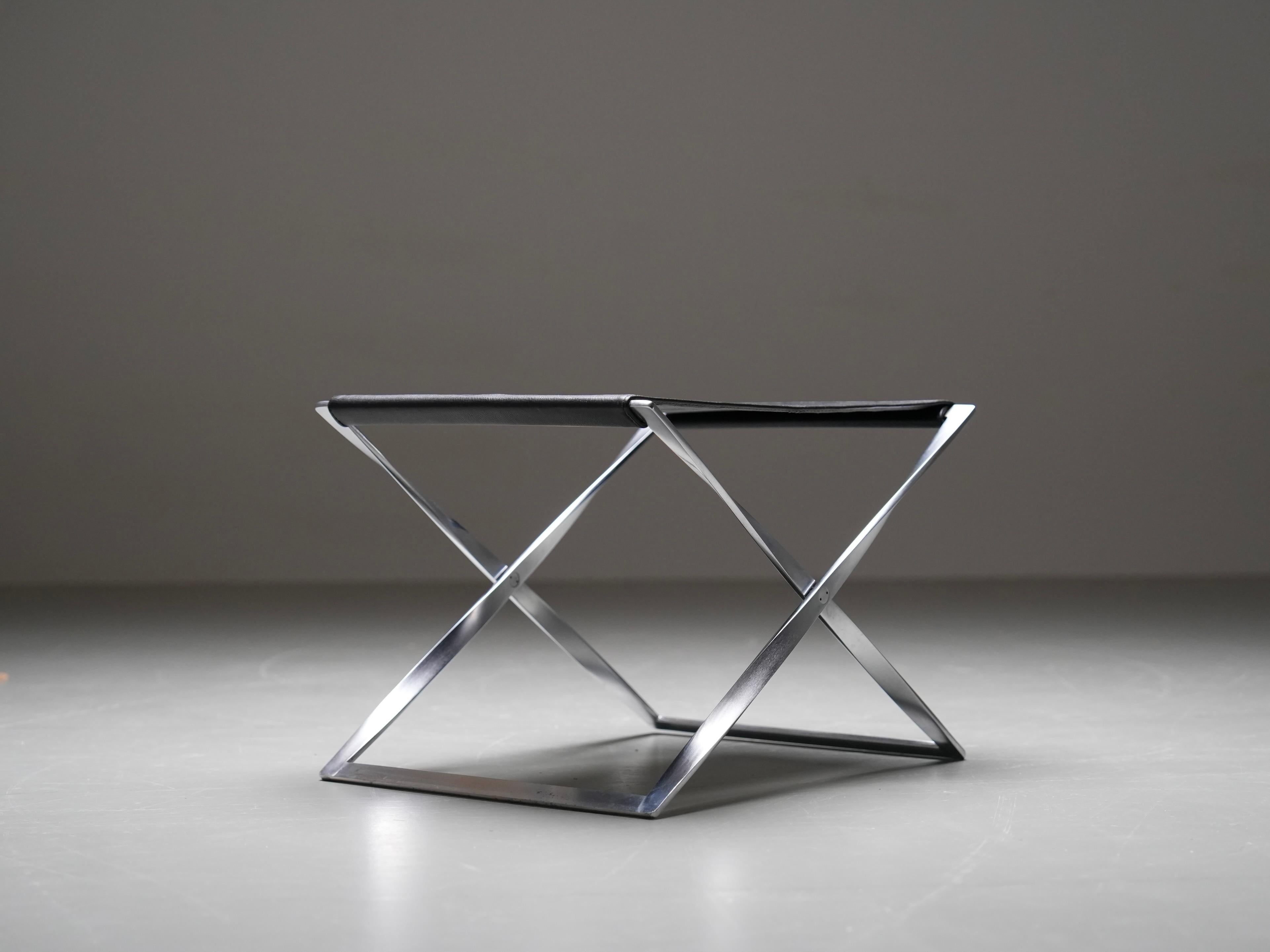 Poul Kjærholm PK 91 Stool by Fritz Hansen, Denmark

The PK91 stool by Poul Kjærholm, made by Fritz Hansen, folds up in one smooth move—perfect for when you need an extra seat or just want to show off your good taste. The frame is elegantly
