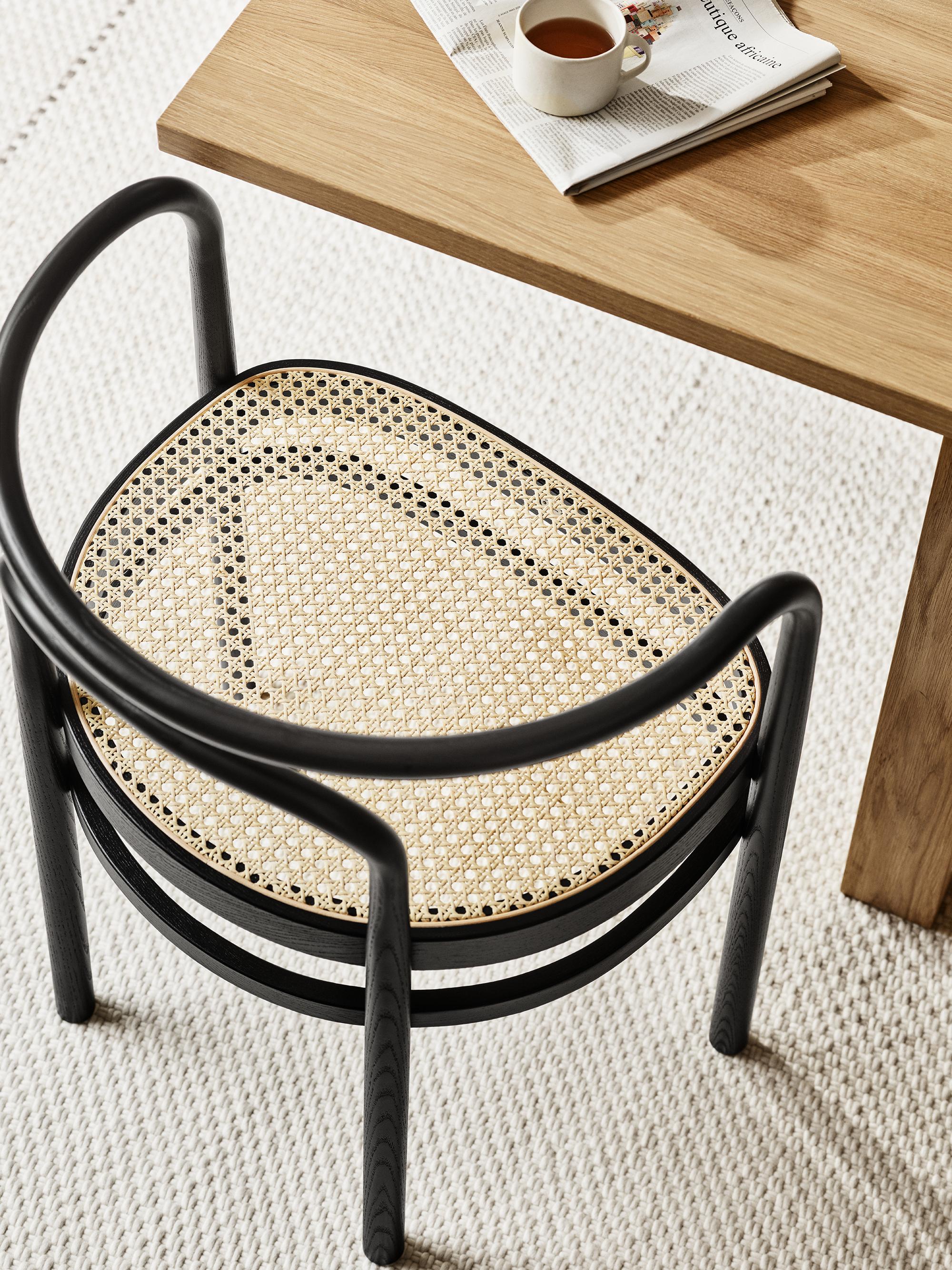 Poul Kjærholm 'PK15' Stuhl für Fritz Hansen aus schwarz gefärbter Esche.

Fritz Hansen wurde 1872 gegründet und ist zum Synonym für legendäres dänisches Design geworden. Die Marke kombiniert zeitlose Handwerkskunst mit einem Schwerpunkt auf