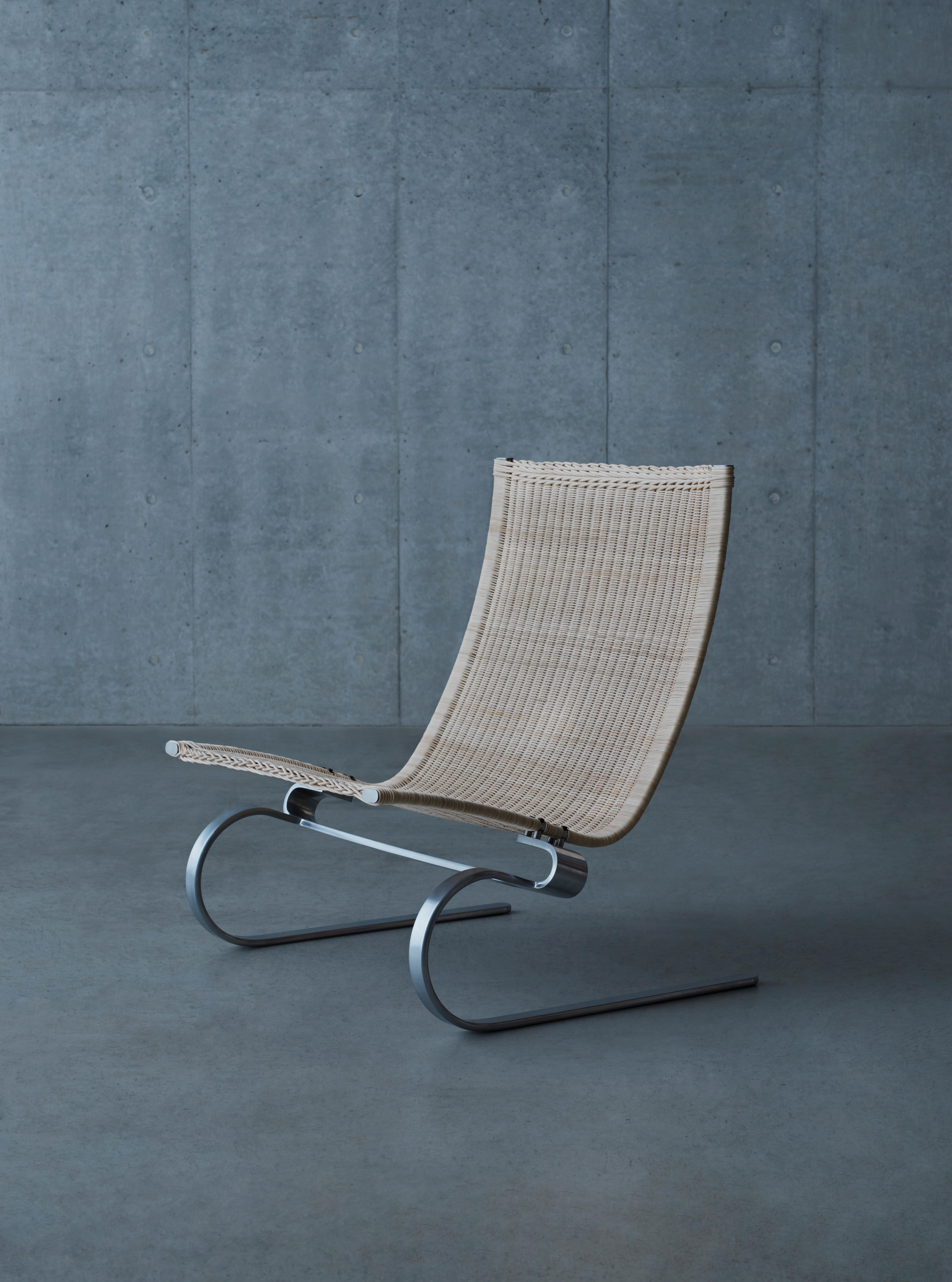 XXIe siècle et contemporain Chaise longue PK20 en osier naturel et acier chromé pour Fritz Hansen en vente