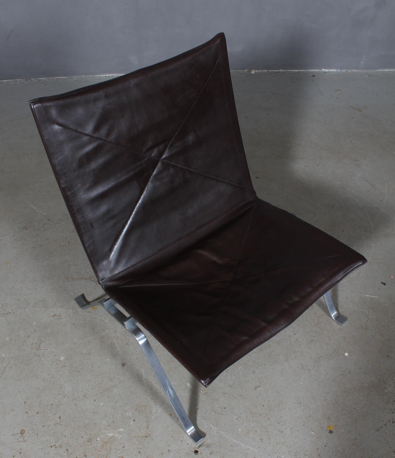 Poul Kjærholm lounge chair in original brown leather.

Frame of brushed steel.

Model PK22, made by Kold Christensen.