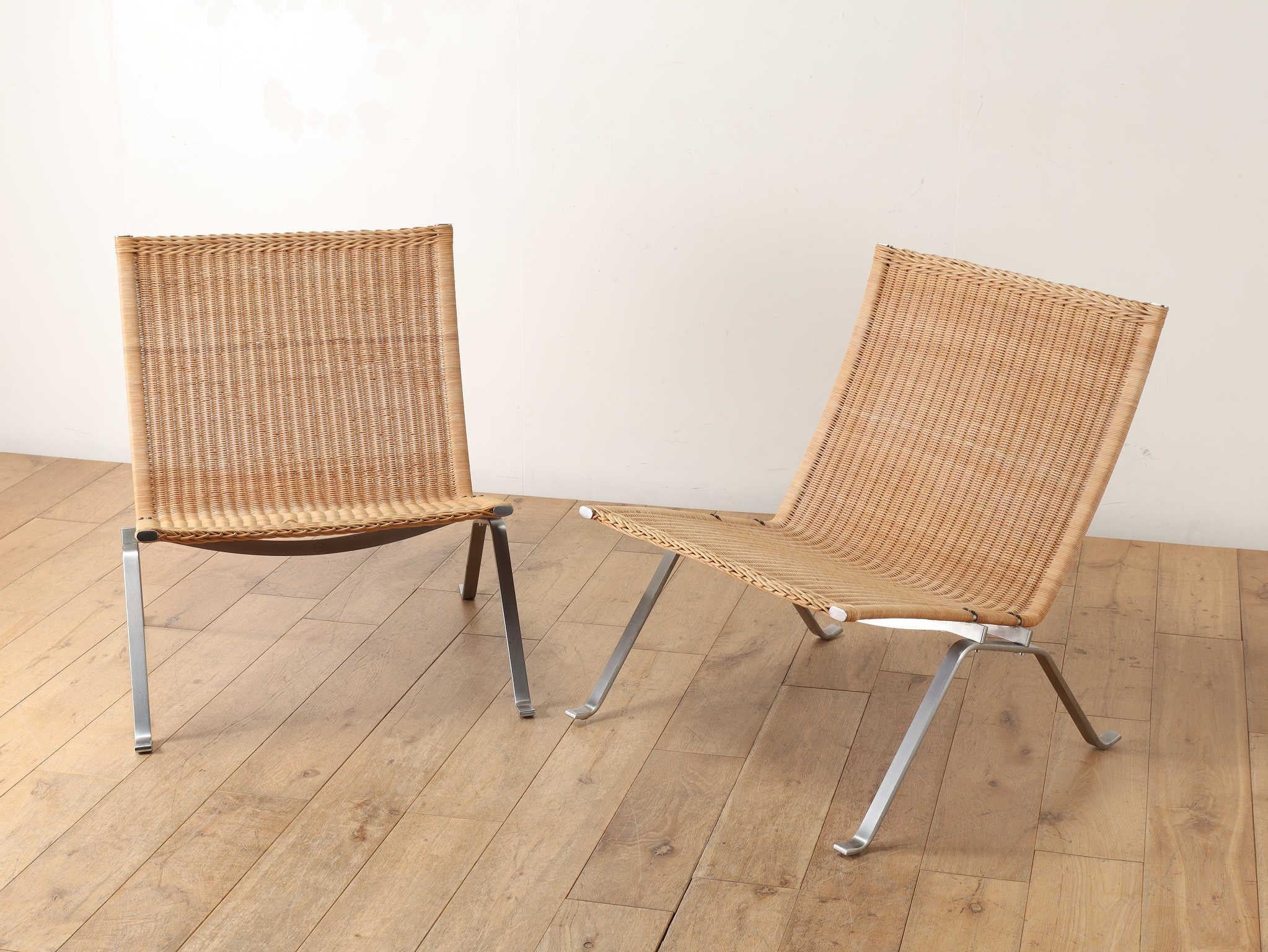 The PK22 easy chair was introduced by Danish designer Poul Kjærholm in 1956. It is Kjærholm's masterpiece, which won the Grand Prix at the Triennale di Milano in 1957. This lounge chair, the most popular in his “PK series,” has been placed in the