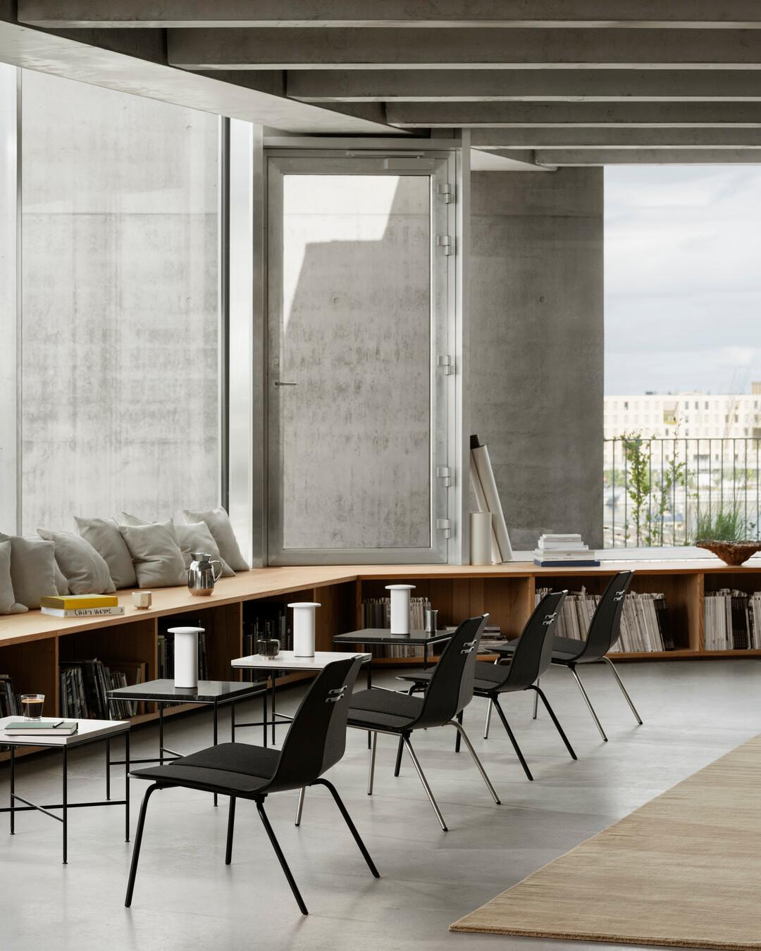 Poul Kjaerholm PK23 Stuhl Schwarz Esche Schwarz Stahl Schwarz Uni 1175 für Fritz Hansen (Polnisch) im Angebot