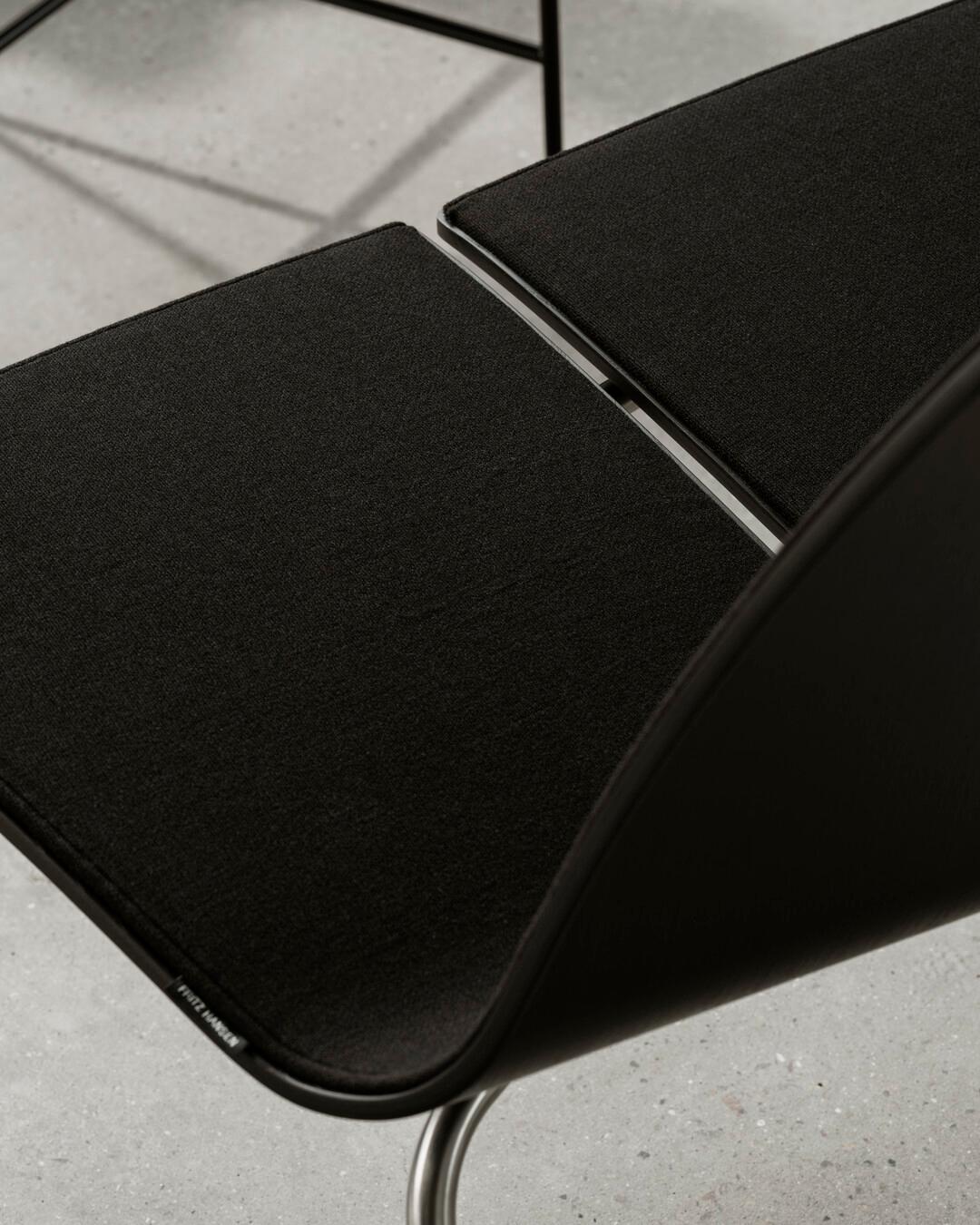 Poul Kjaerholm PK23 Stuhl Schwarz Esche Stahlgestell Schwarz Uni 1175 für Fritz Hansen (Polnisch) im Angebot