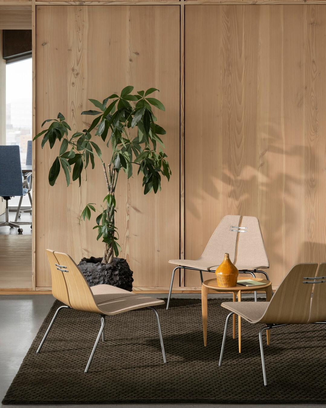 Brossé Chaise PK23 de Poul Kjaerholm Chêne laqué Base en acier Sable foncé 220 Fritz Hansen en vente
