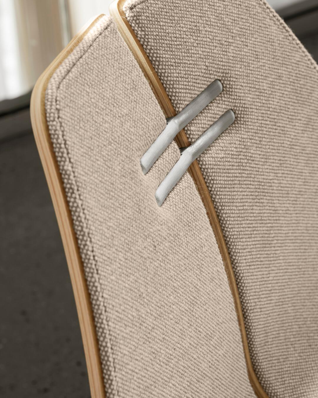 XXIe siècle et contemporain Chaise PK23 de Poul Kjaerholm Chêne laqué Base en acier Sable foncé 220 Fritz Hansen en vente