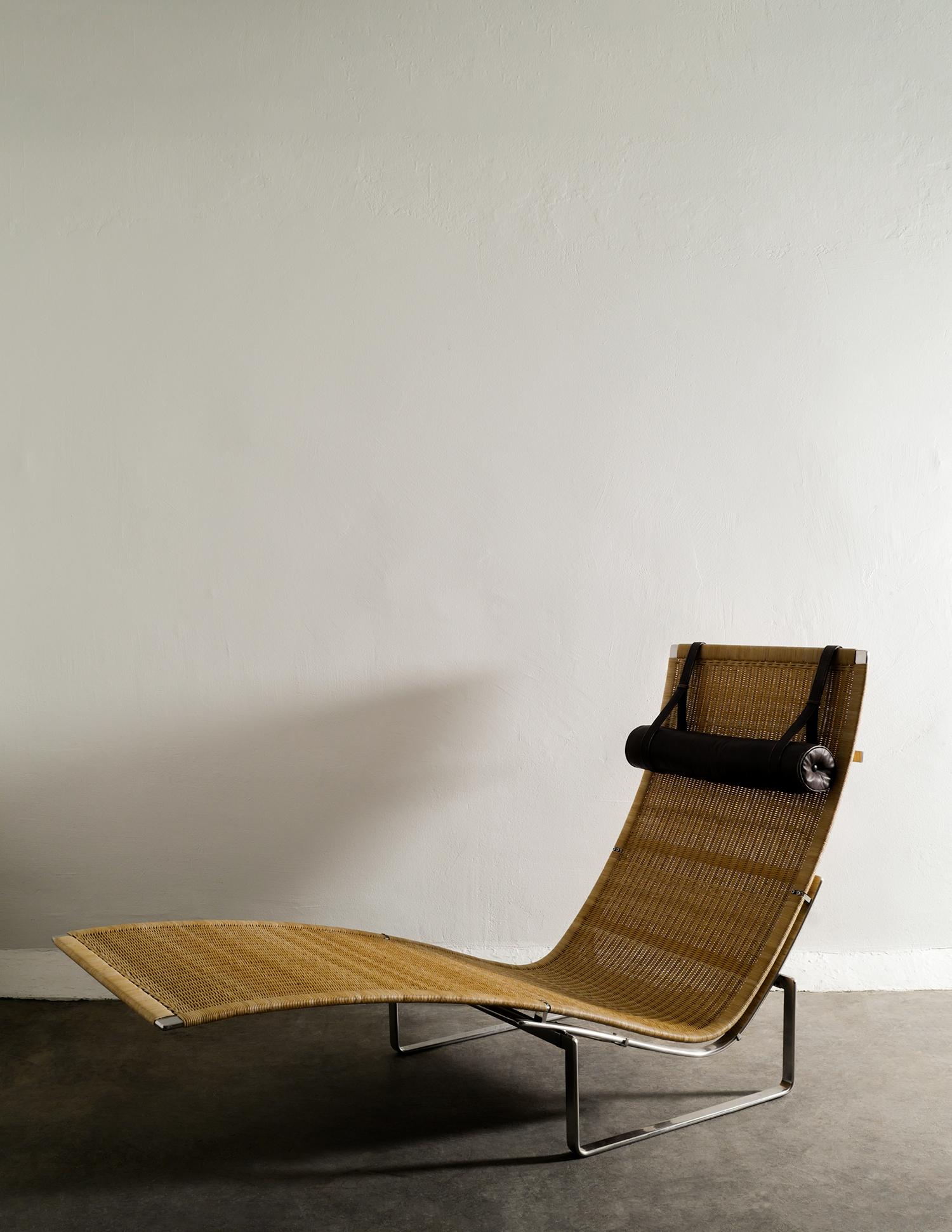 Very rare and great example of this midcentury iconic chaise lounge chair by Poul Kjærholm produced by E. Kold Christensen acquired from the original owner. In great vintage and original condition with patina and light signs from age and use.