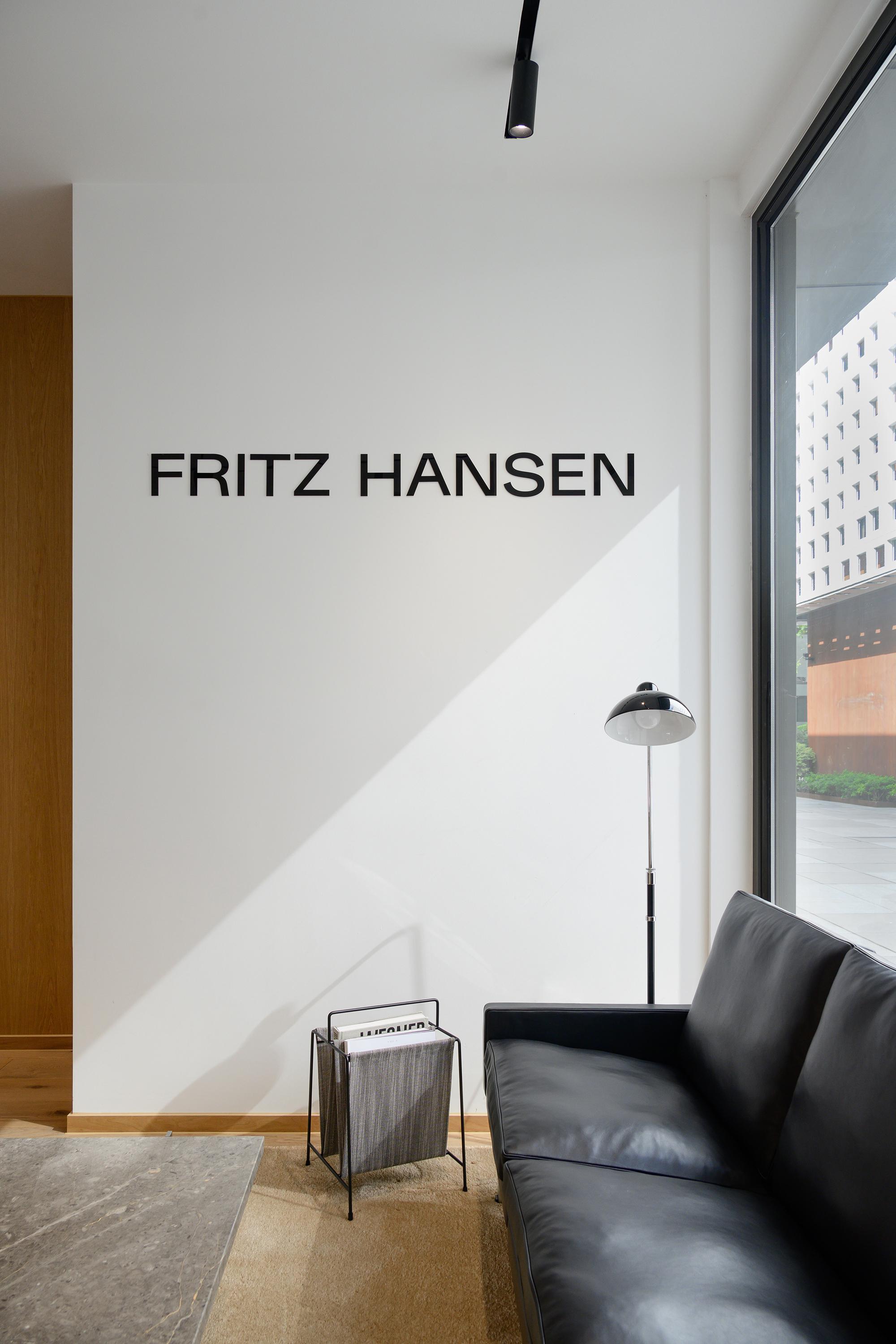 Poul Kjærholm 'PK31' 2-Sitzer Sofa für Fritz Hansen in Aura Leder  im Angebot 2