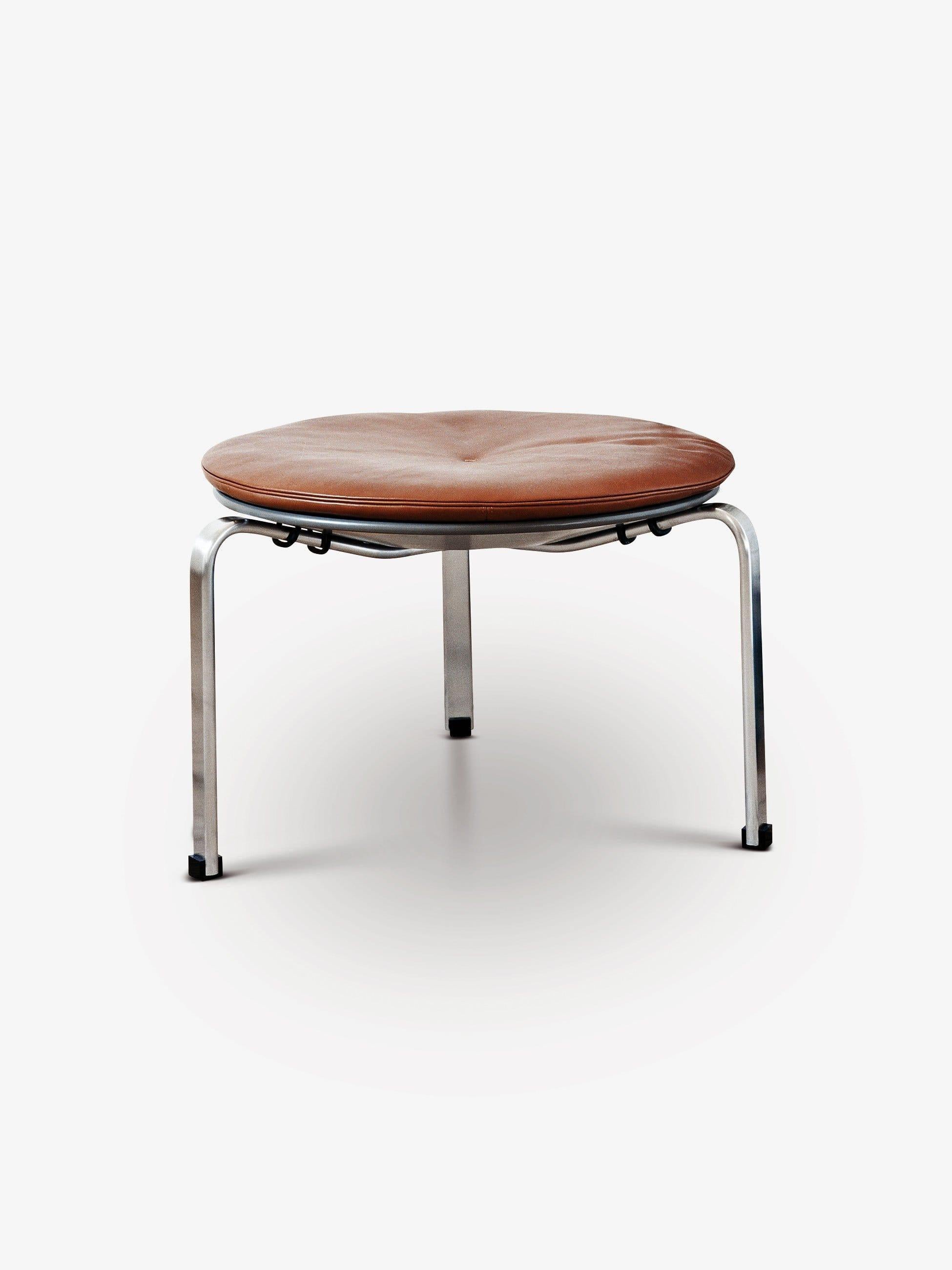 Poul Kjaerholm PK33 Stool in Rustic Leather by Fritz Hansen In New Condition For Sale In Sag Harbor, NY