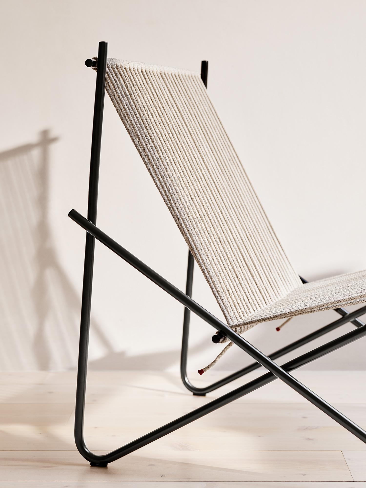 Poul Kjærholm PK4 Lounge Chair Natural Flag Halyard Black Steel pour Fritz Hansen Neuf - En vente à New York, NY