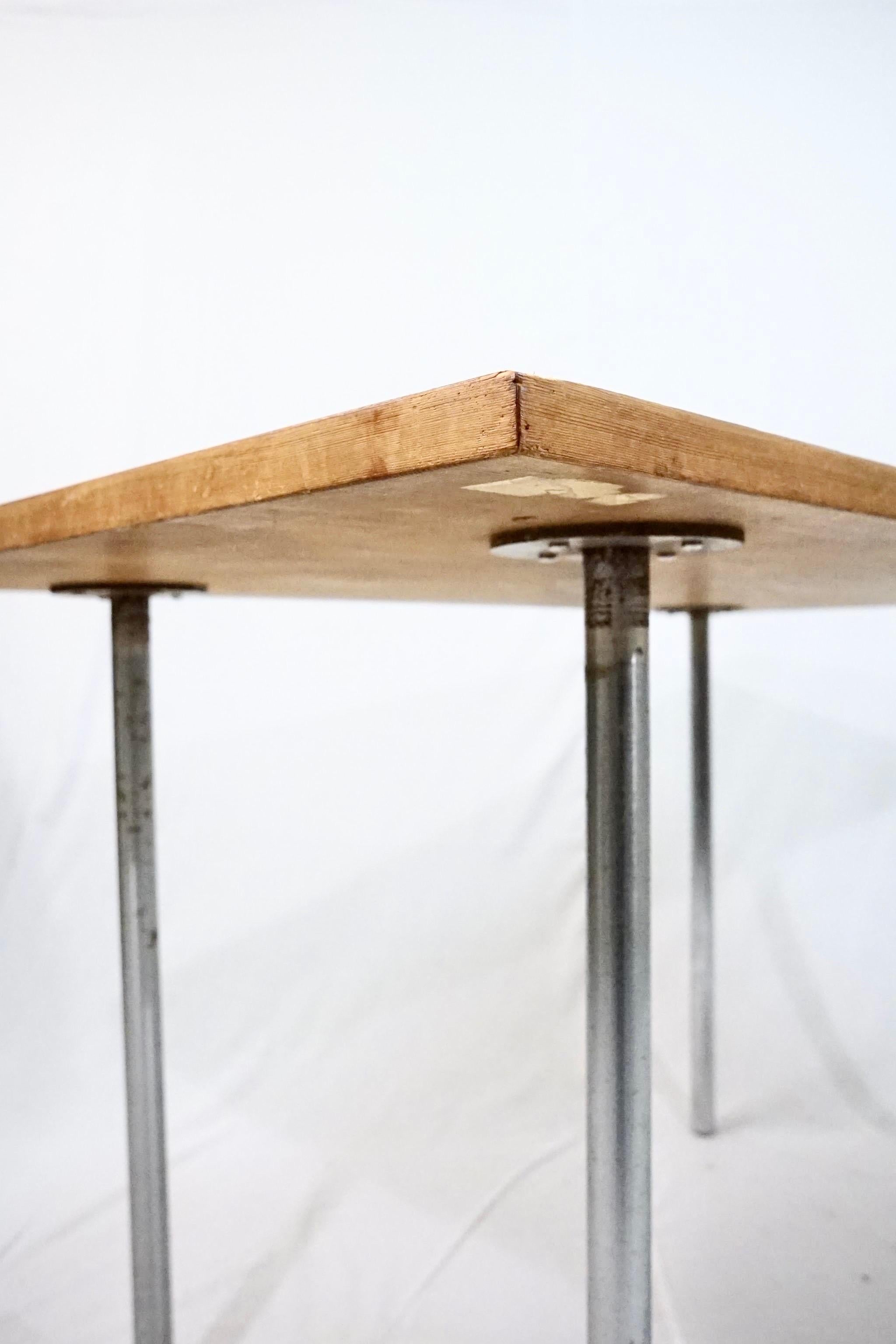 Rare Poul Kjærholm PK41 dining table in Oregon pine with tubular steel legs manufactured by E Kold Christensen.
The table is designed by danish designer Poul Kjærholm in the 1950’s and manufactured by E Kold Christensen who manufactured most of