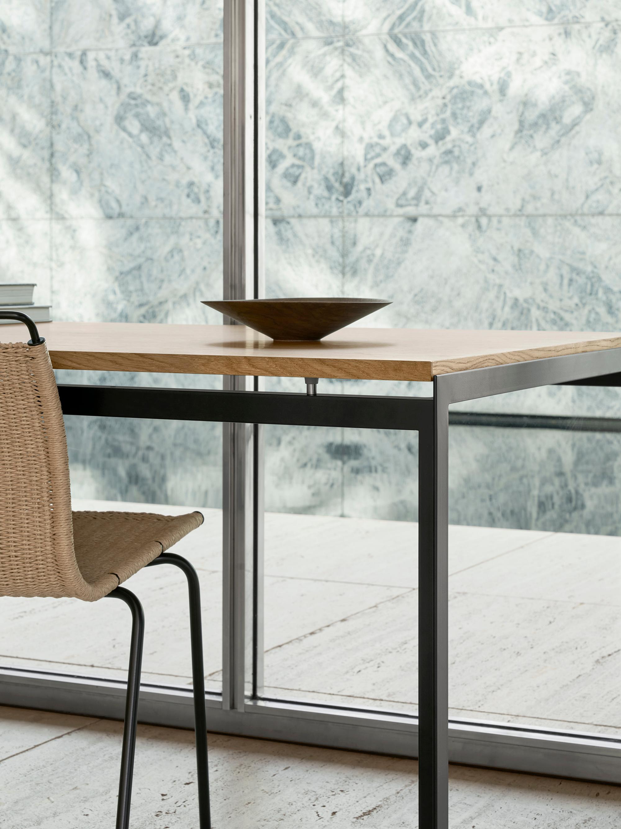 Poul Kjærholm 'PK52' Professor Desk in Oiled Oak for Carl Hansen & Son In New Condition For Sale In Glendale, CA