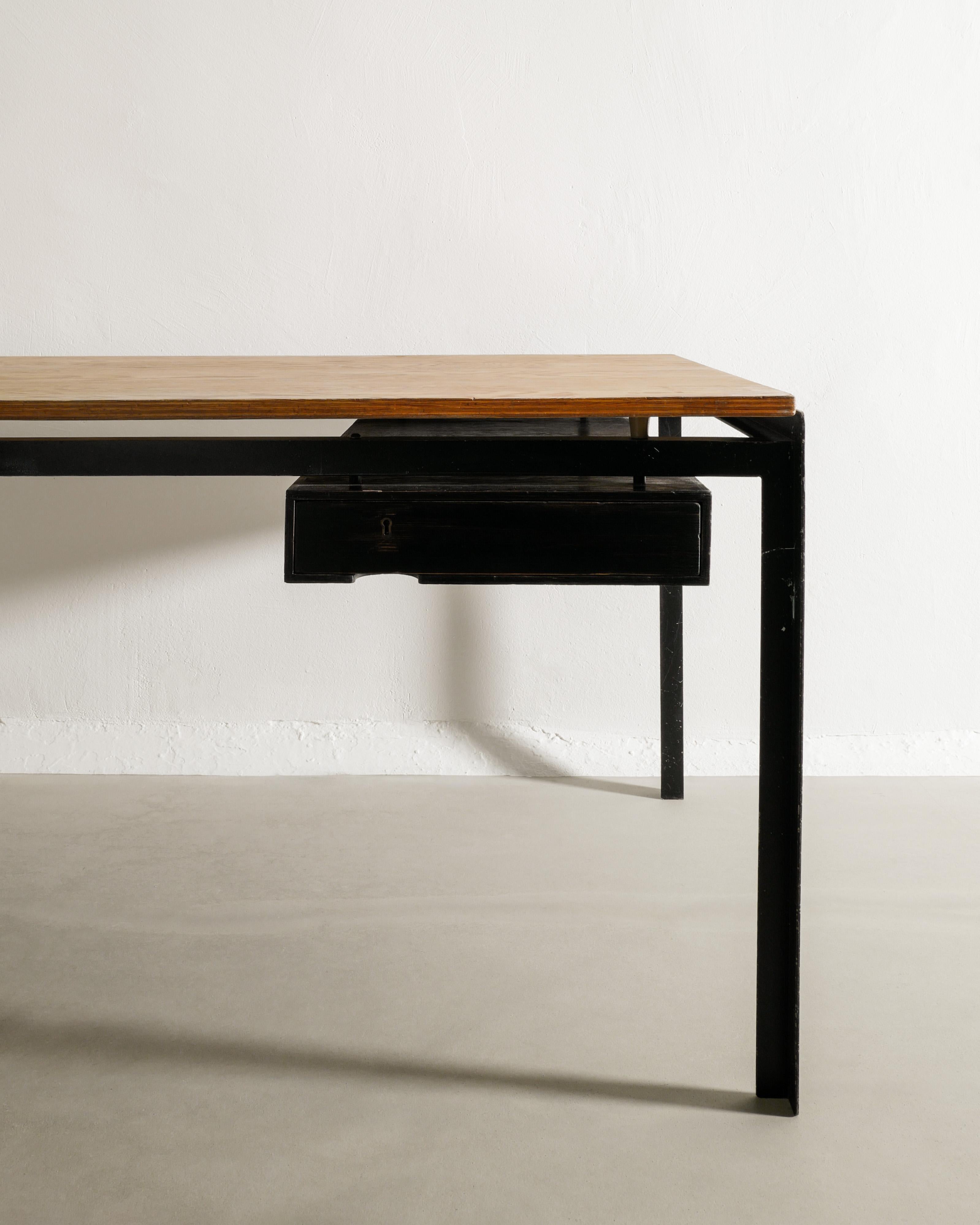 Mid-Century moderno Poul Kjaerholm PK52 / Scrivania per studenti in acciaio e Oregon di Pine Rud Rasmussen 1950s in vendita