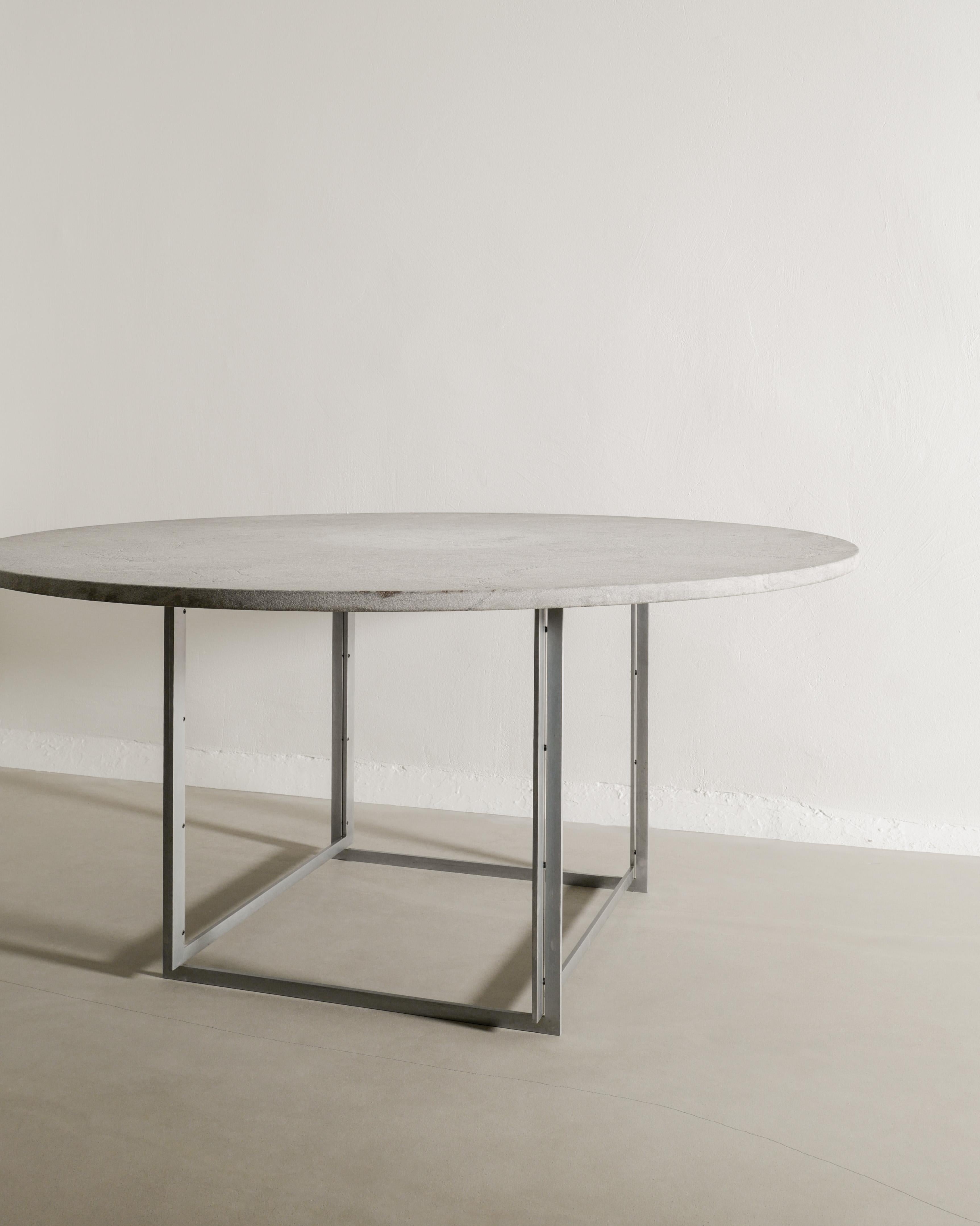 Très rare table de salle à manger danoise du milieu du siècle 
