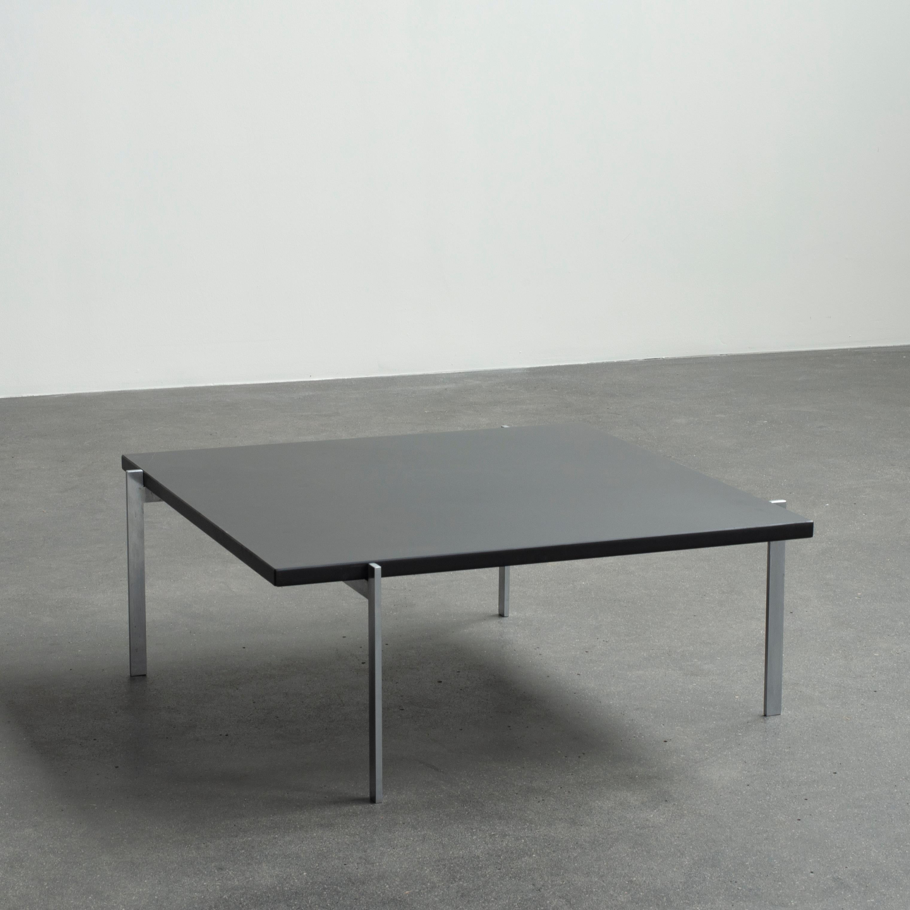 Poul Kjaerholm coffee table PK61. Executed by Fritz Hansen, Denmark.

Dull chromium plated steel and top of black slate. Marked Fritz Hansen, 1985.