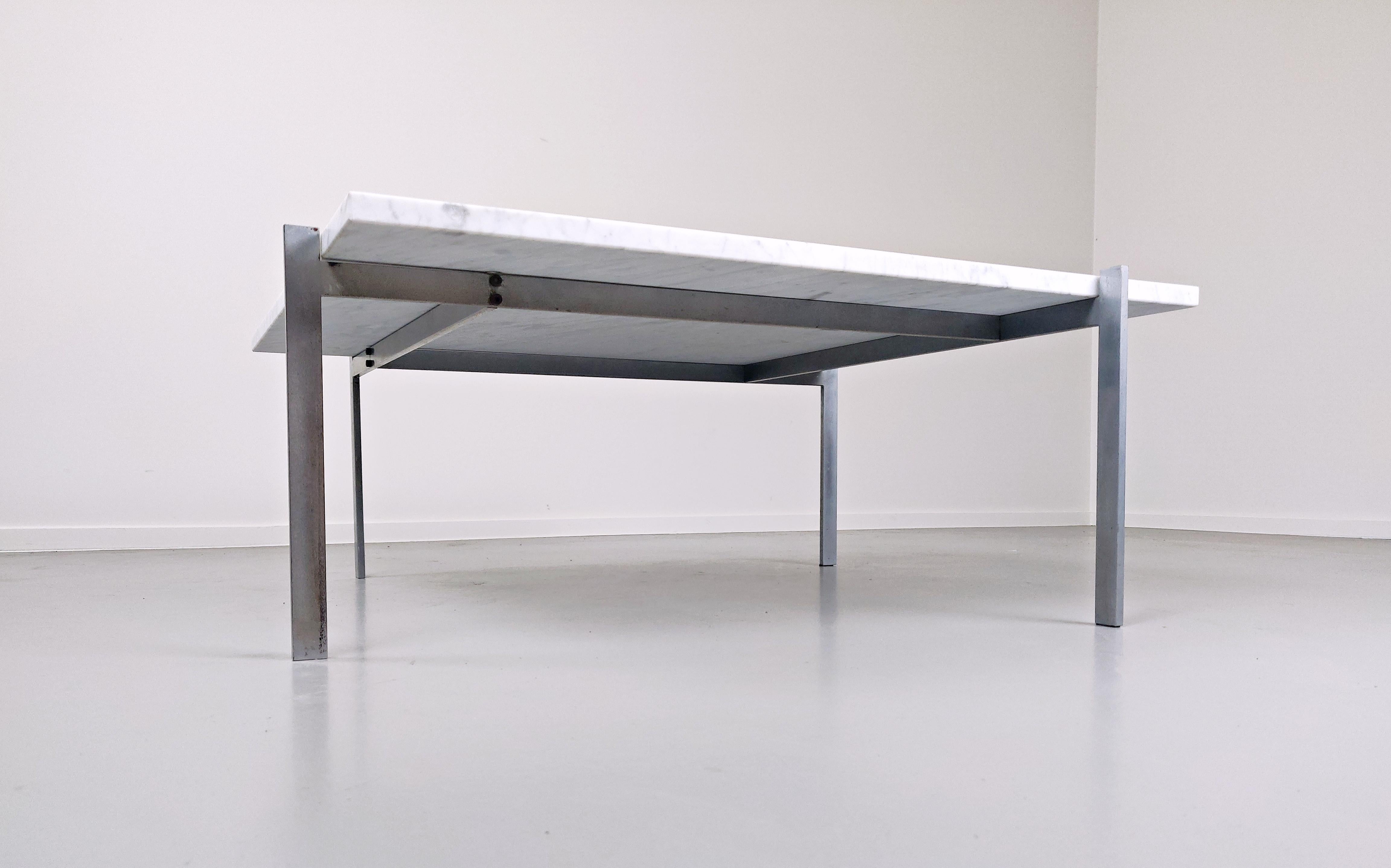 Mid-Century Modern Poul Kjaerholm PK61 Coffee Table, White Marble and Steel  In Good Condition In Brussels, BE