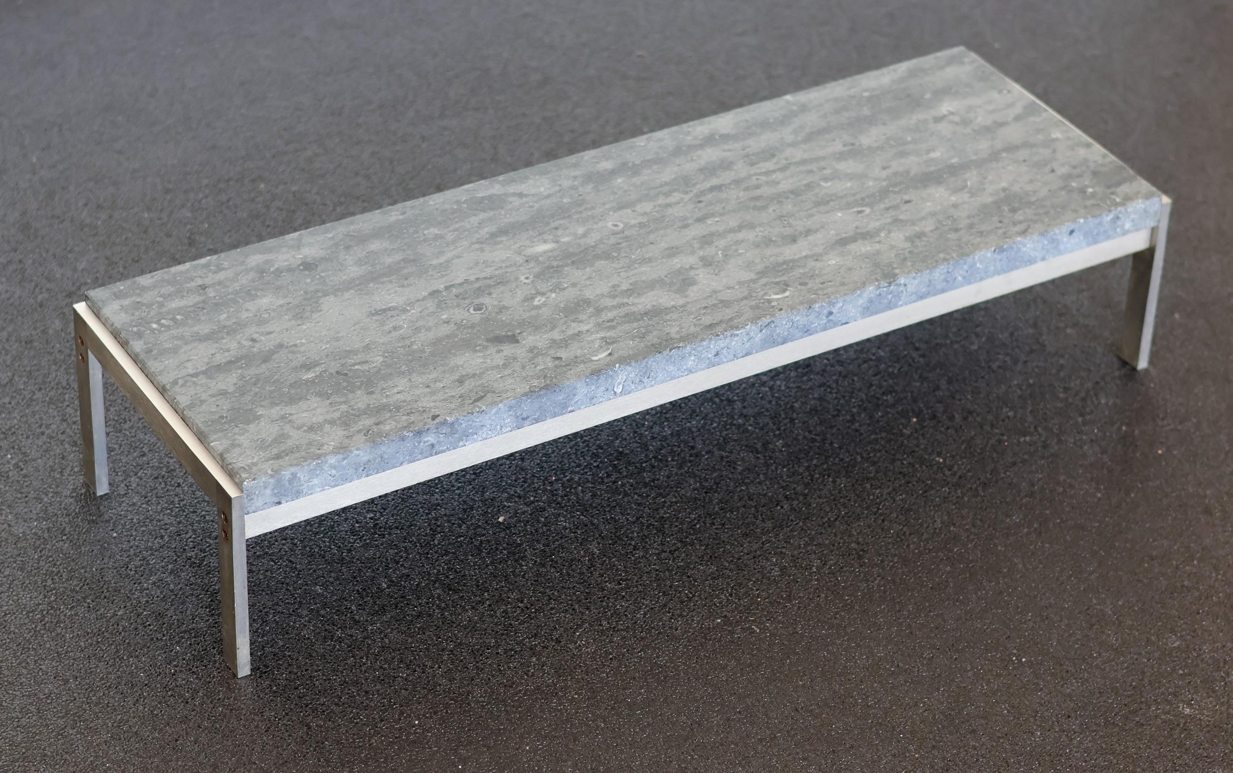 Rare table d'appoint PK62 de Poul Kjaerholm avec structure en acier chromé brossé, plateau d'origine en marbre de Steele. Conçu par Poul Kjaerholm en 1968 et fabriqué par E. Kold Christensen, avec la marque du fabricant à l'intérieur du cadre.