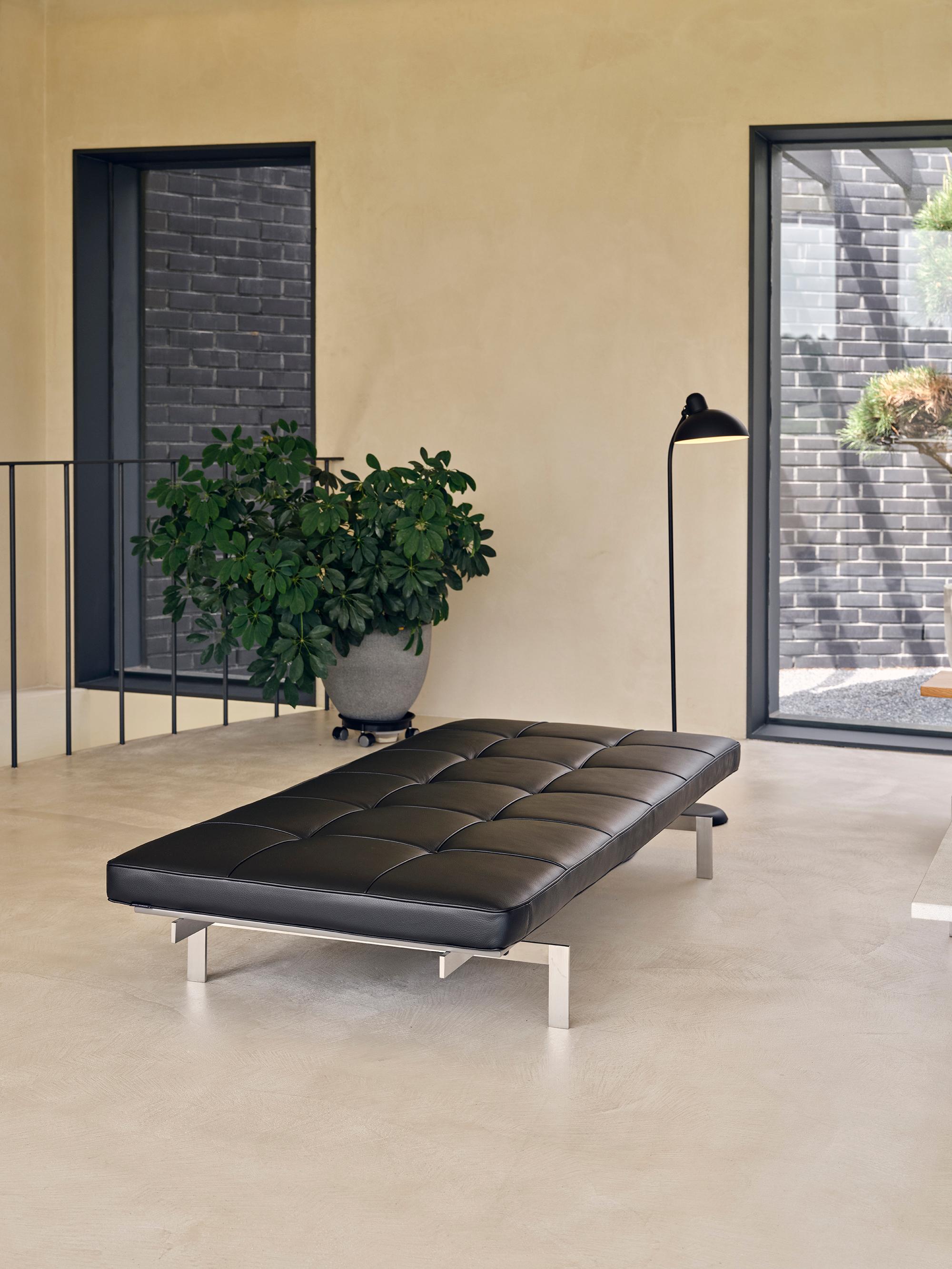 XXIe siècle et contemporain Lit de repos 'PK80' de Poul Kjærholm pour Fritz Hansen en cuir (Cat. 5) en vente