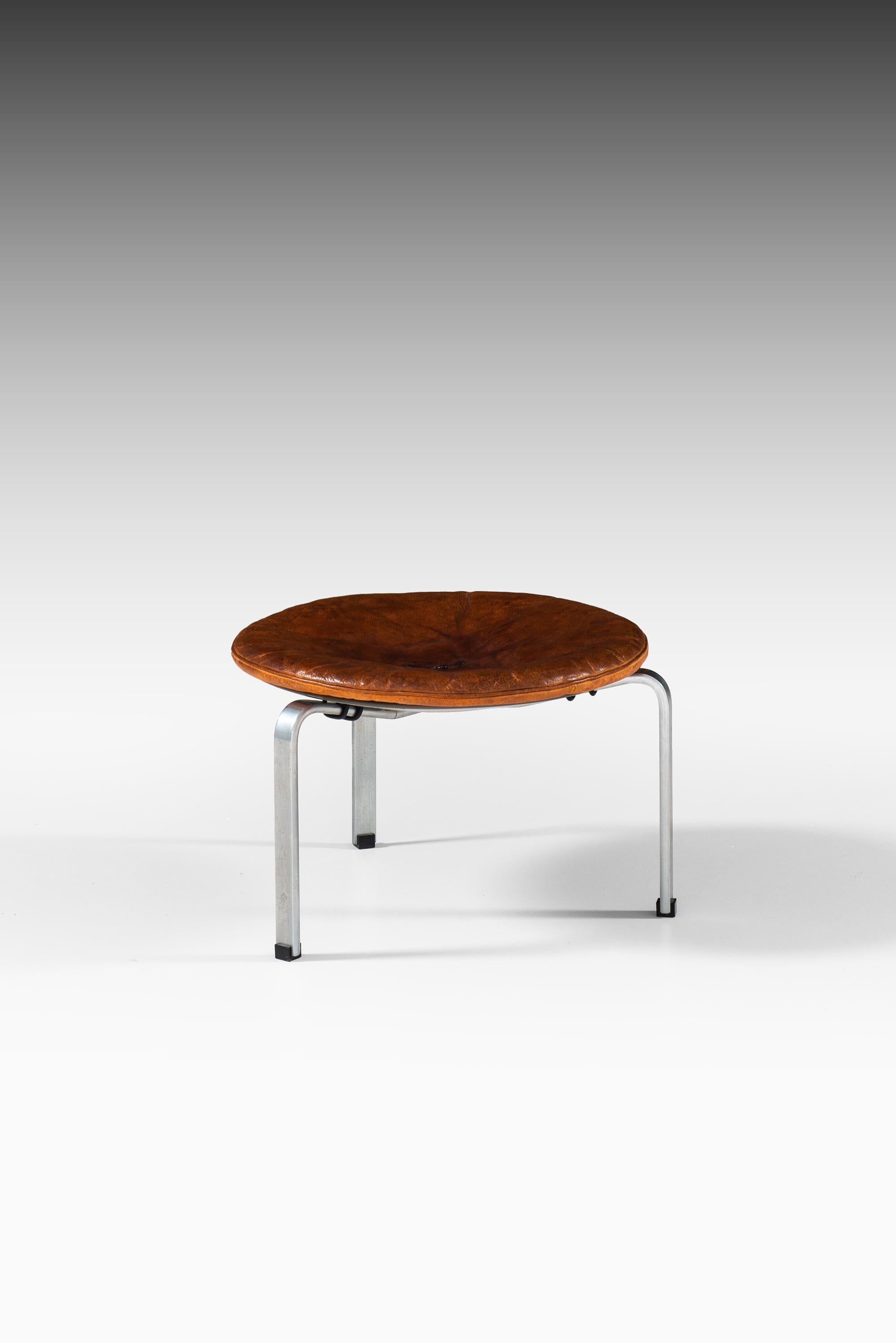 Rare stool model PK-33 designed by Poul Kjærholm. Produced by E. Kold Christensen in Denmark.