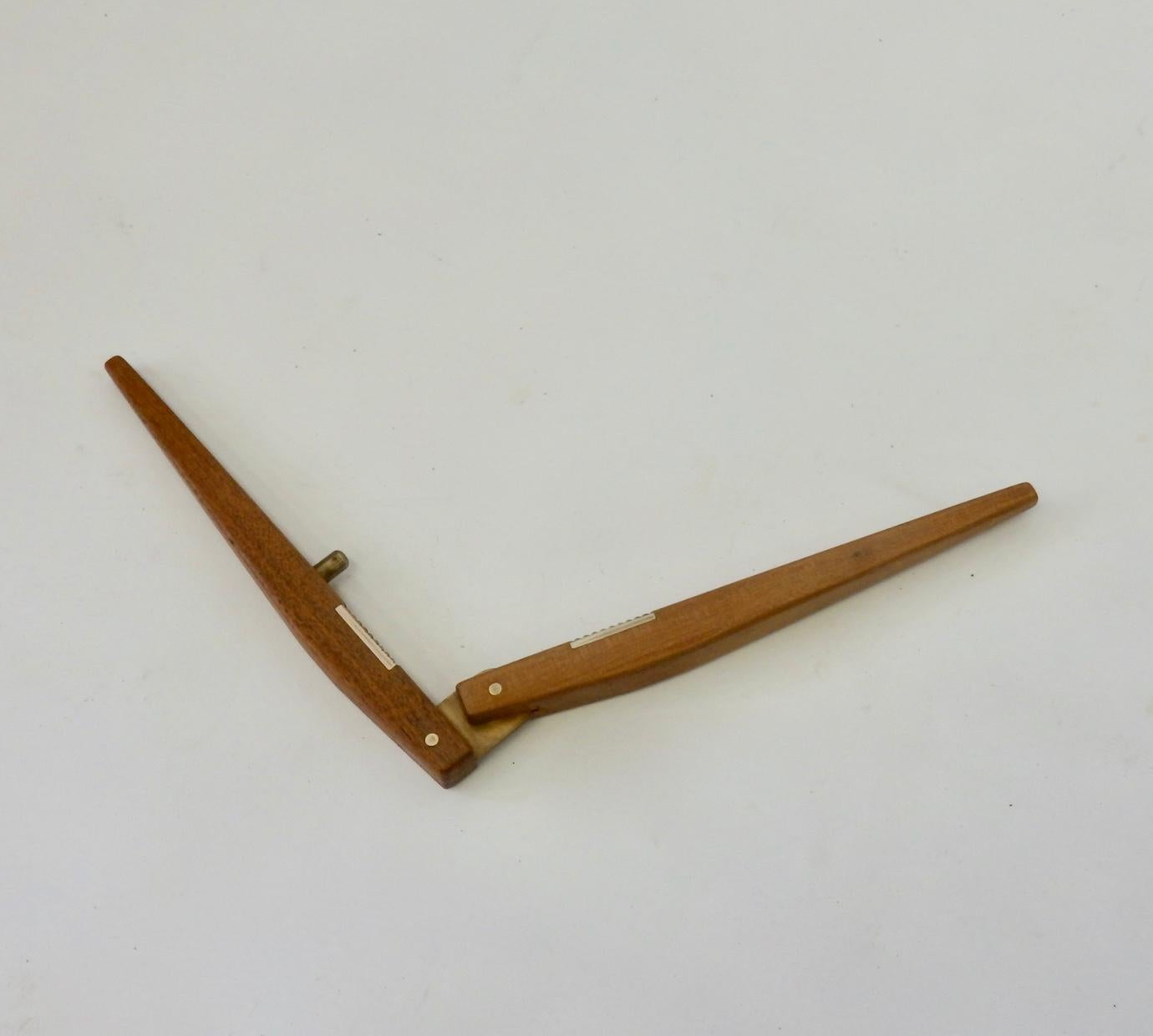Poul Knudsen Teak con schiaccianoci in ottone In condizioni buone in vendita a Ferndale, MI