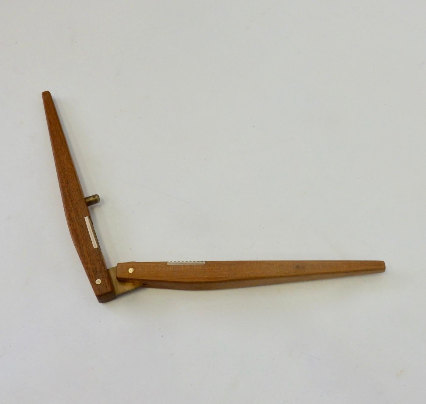 XX secolo Poul Knudsen Teak con schiaccianoci in ottone in vendita