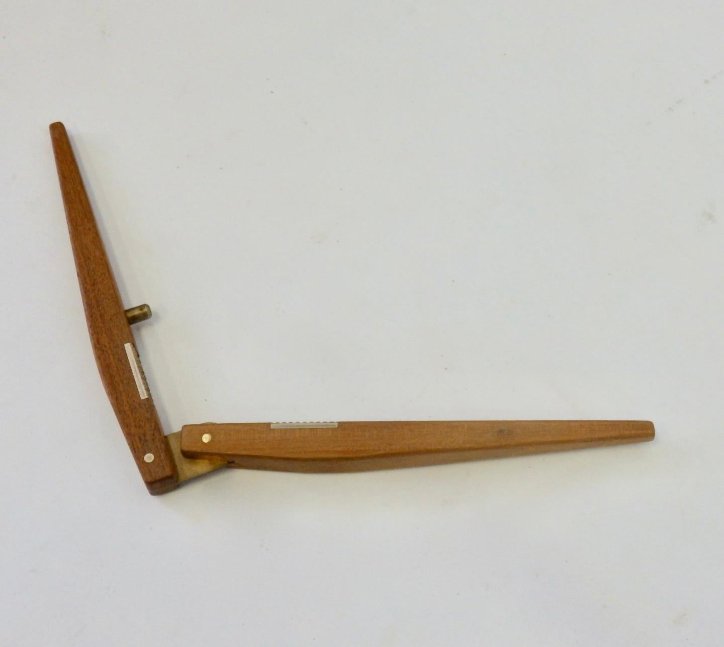 Ottone Poul Knudsen Teak con schiaccianoci in ottone in vendita