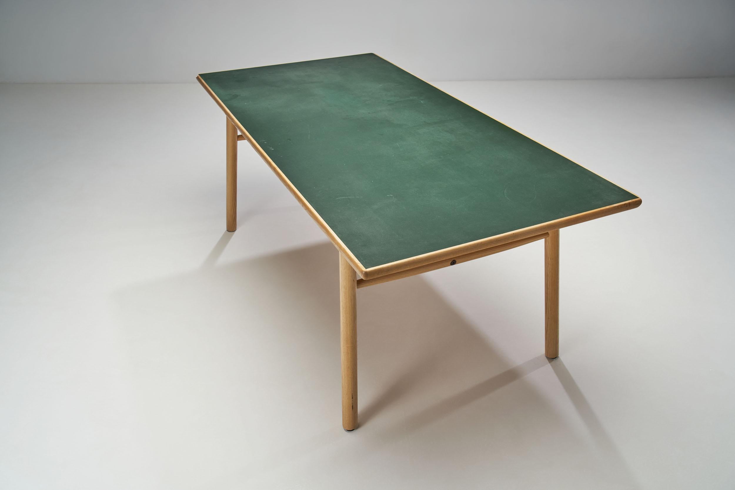 Poul M. Volther “C35 FDB” Dining Table for FDB Møbler, Denmark 1950s In Good Condition For Sale In Utrecht, NL
