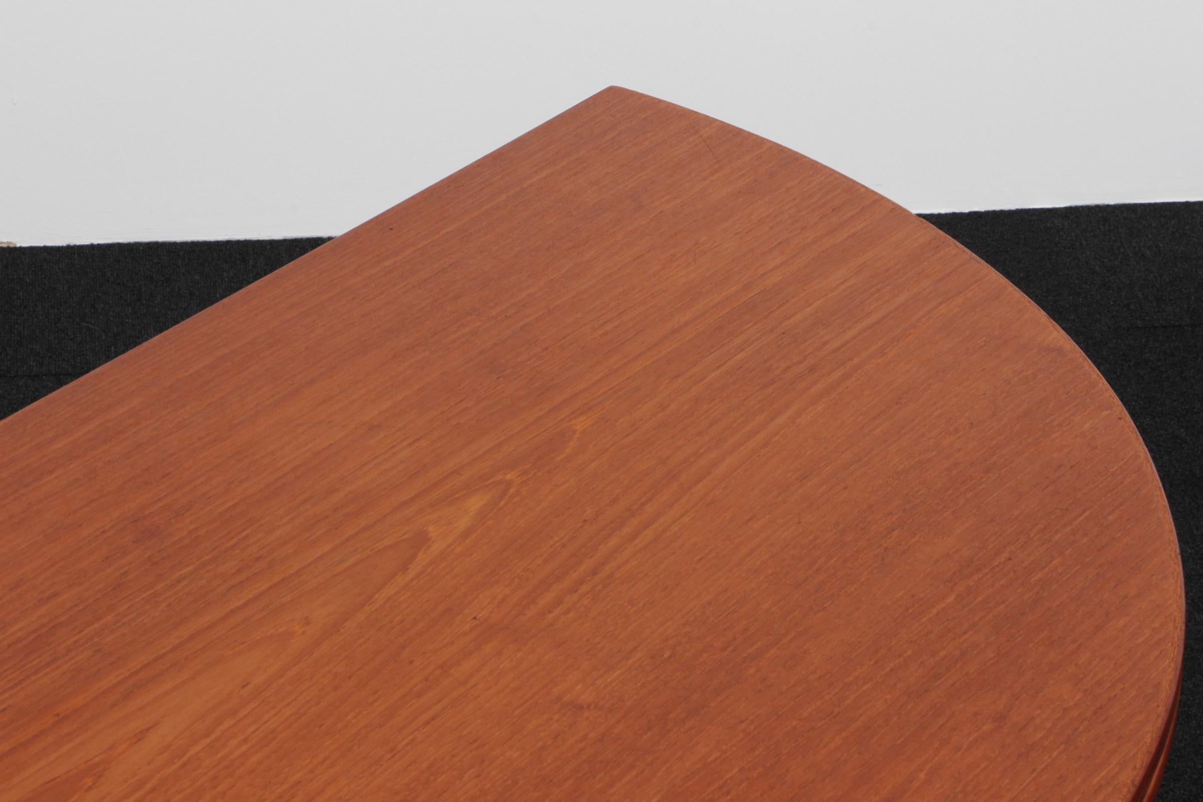 Scandinavian Modern Poul M. Volther coffe table in teak and oak. 1960s For Sale