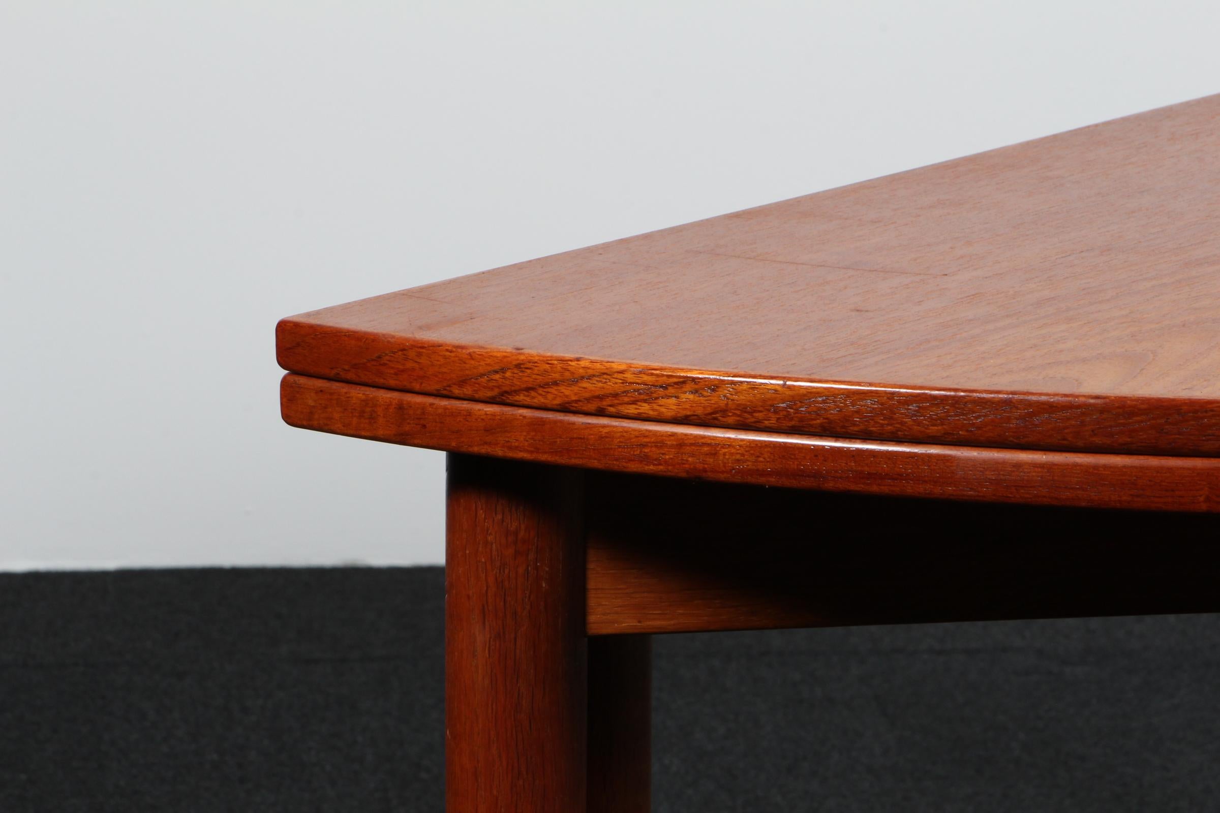 Poul M. Volther coffe table in teak and oak. 1960s In Good Condition For Sale In Esbjerg, DK