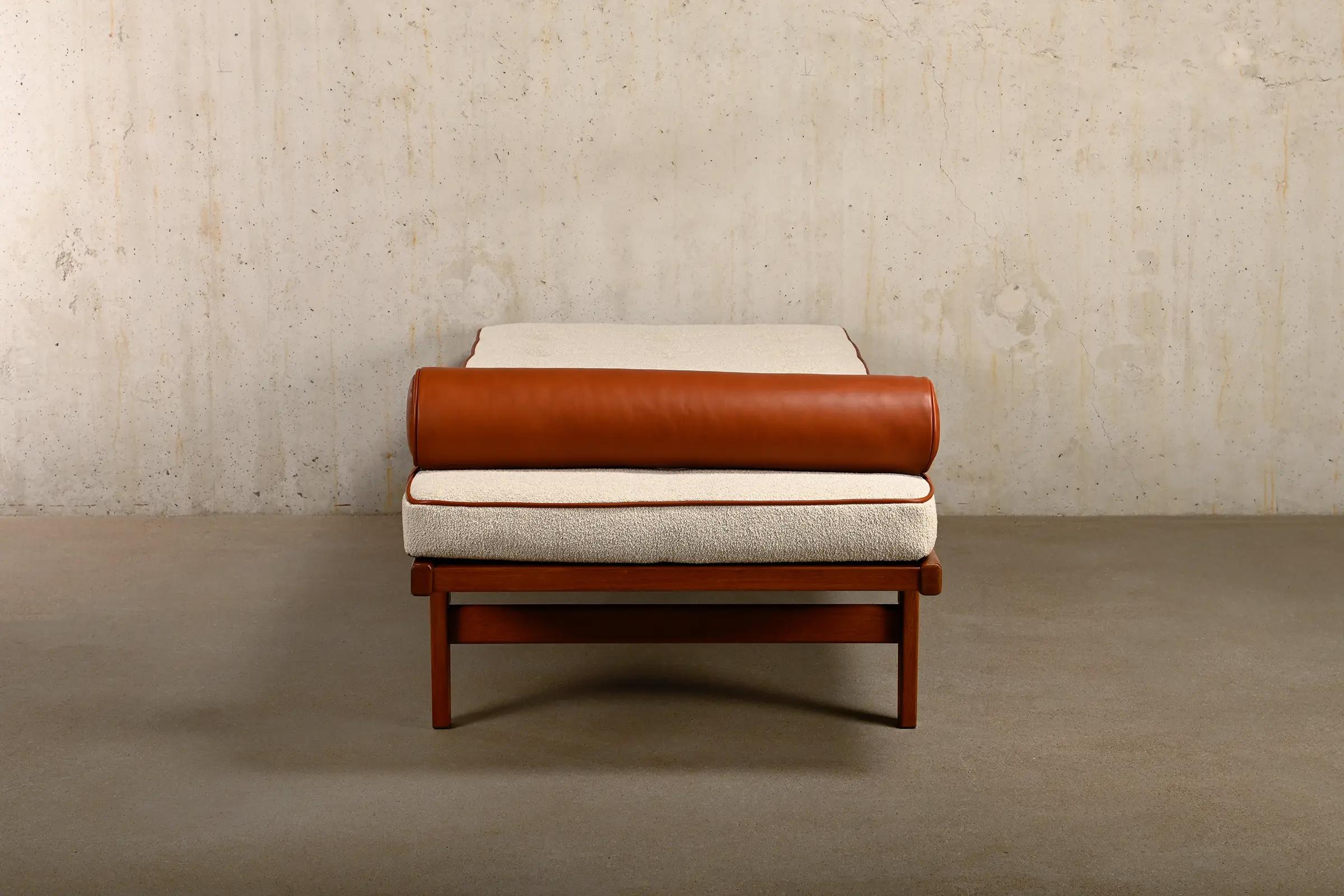 Poul M. Volther Daybed in Oak, Leather and Bouclé for FDB Møbler, Denmark 1960s In Good Condition For Sale In Amsterdam, NL