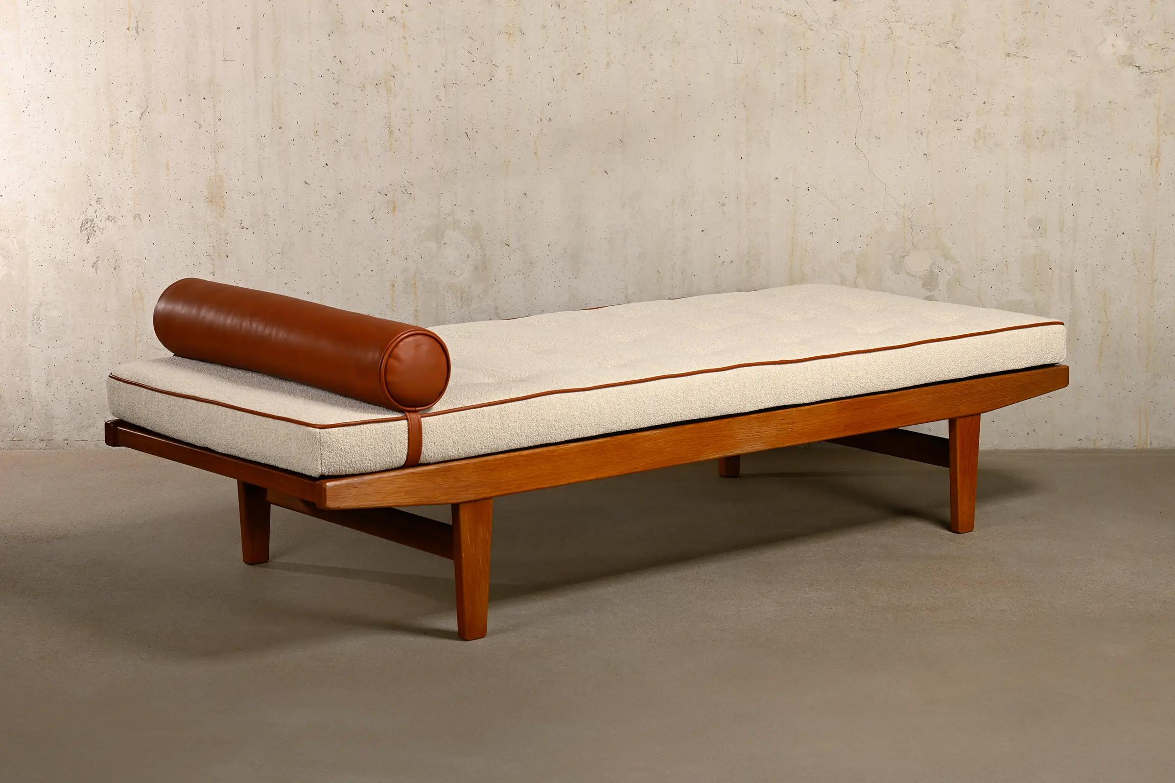 Mid-20th Century Poul M. Volther Daybed in Oak, Leather and Bouclé for FDB Møbler, Denmark 1960s