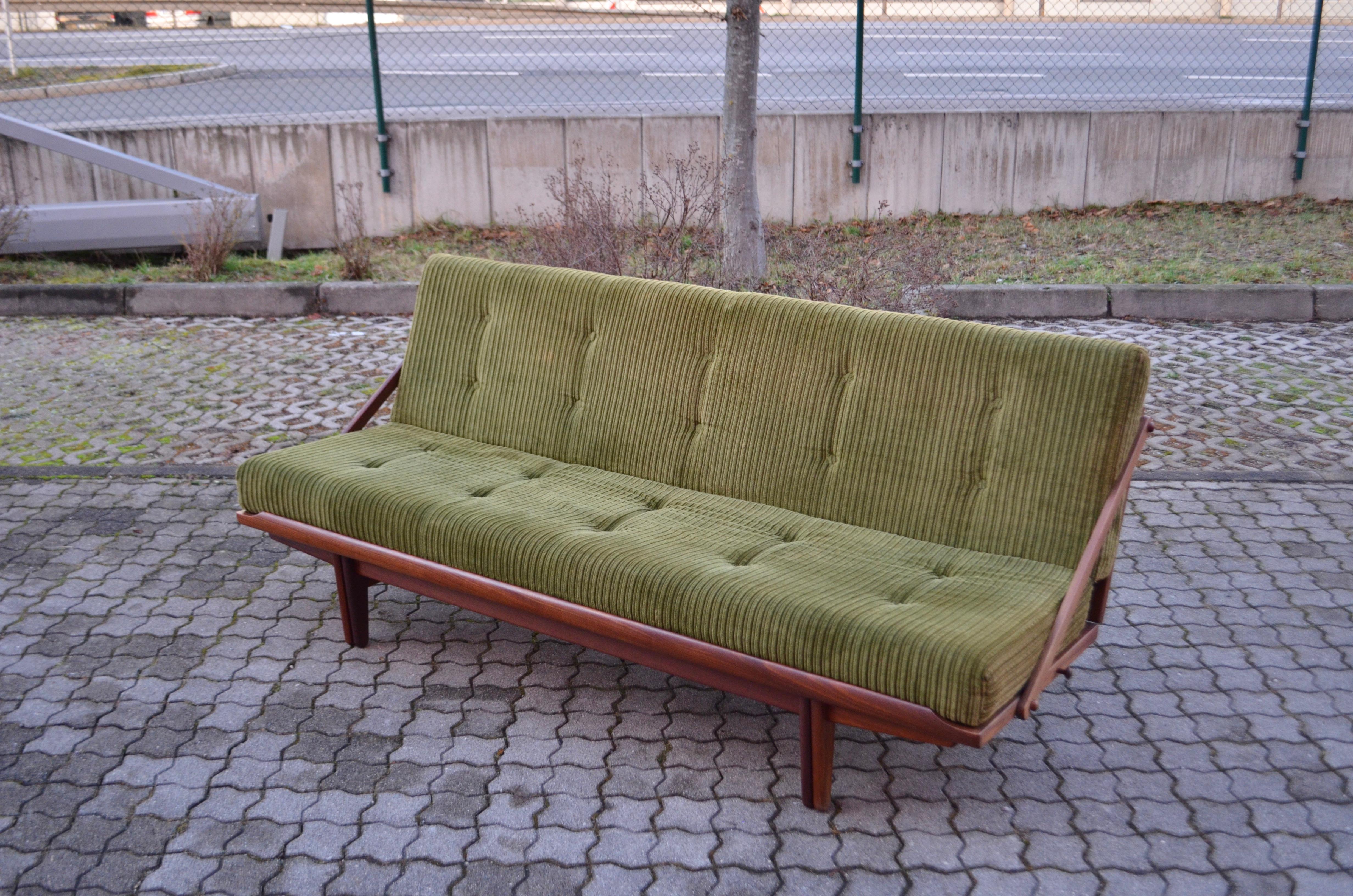 Scandinavian Modern Poul M Volther Daybed Sofa Model 981 DIVA by Frem Røjle, Teak 60ties green cord For Sale