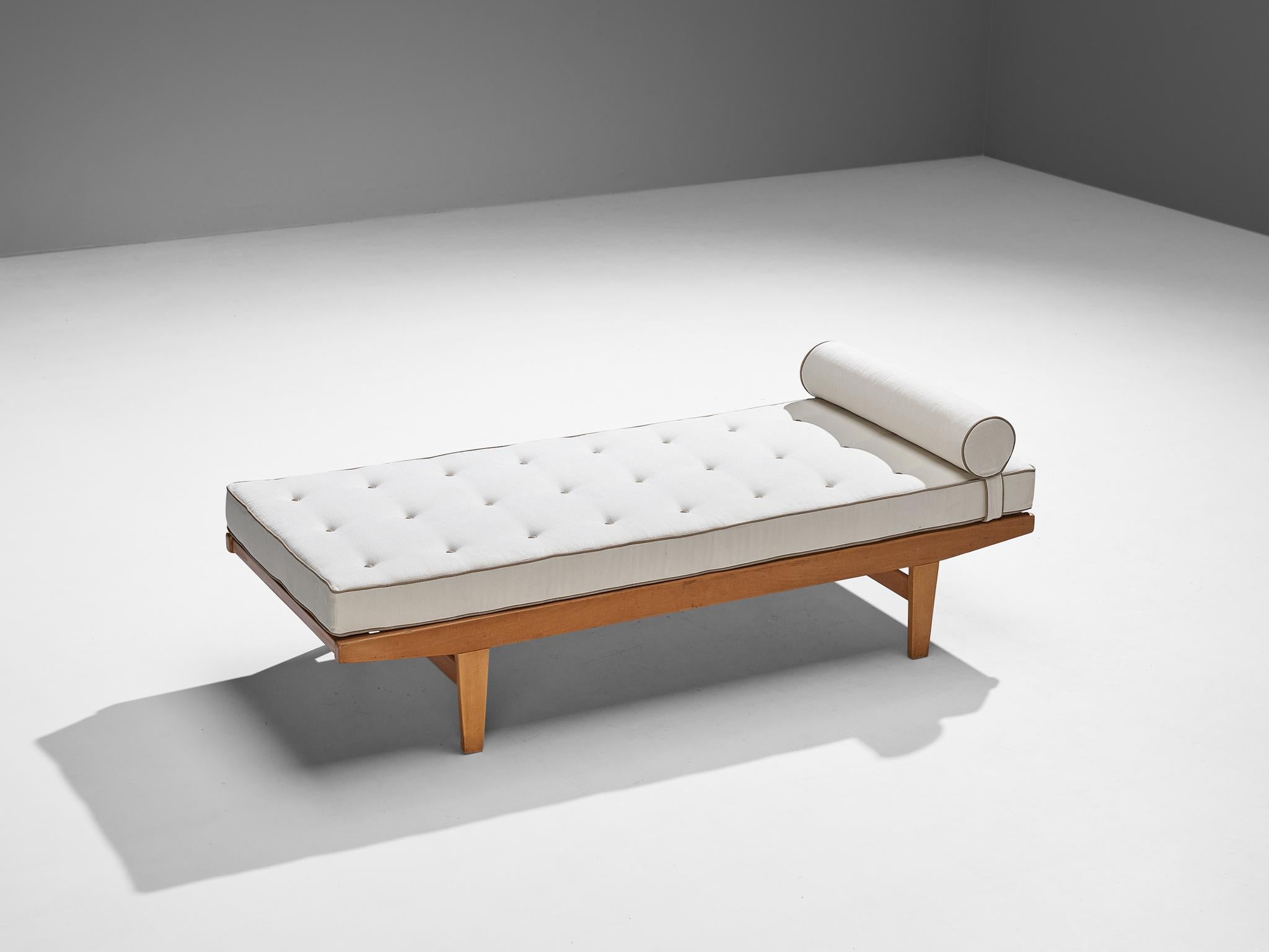 Poul M. Volther for FDB Møbler, daybed, beech, Denmark, 1960s

A simple and minimalist bed designed by Danish furniture designer Poul M. Volther. The construction is based on clear lines and angular shapes. Its simple and pure exterior will come