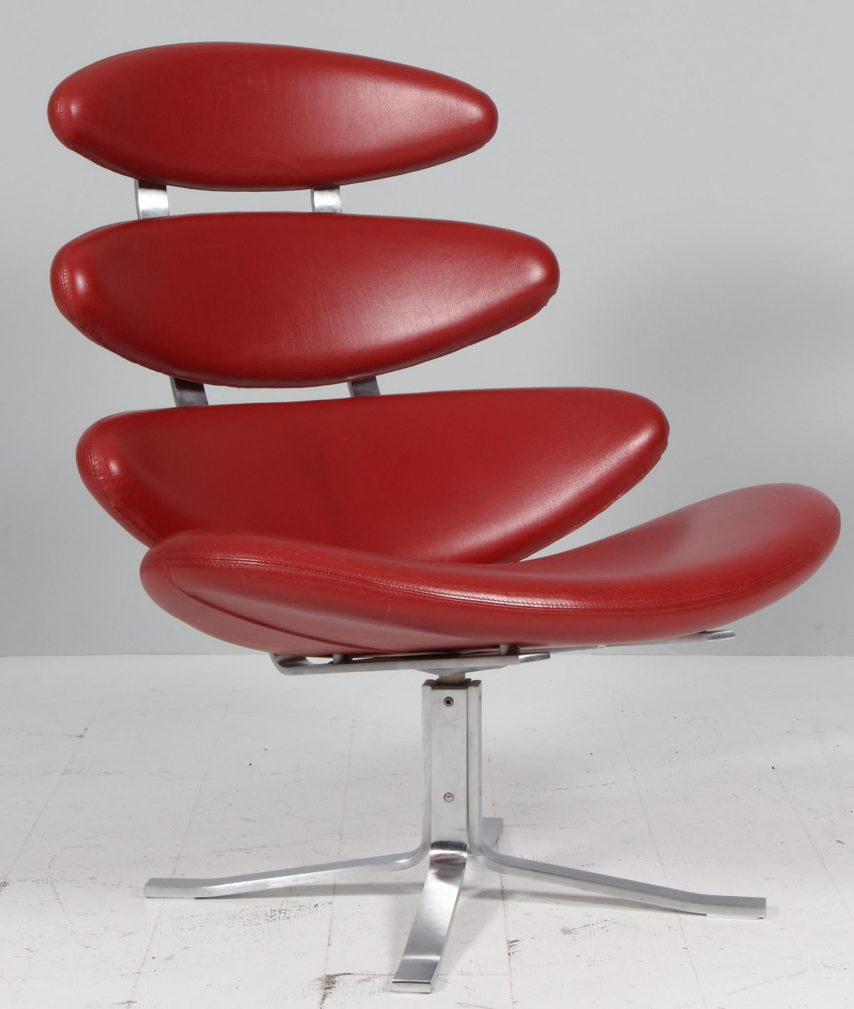 Chaise longue de Poul M-One en cuir fauve d'origine.

Cadre en acier brossé.

Modèle EJ-5 Corona, réalisé par Erik Jørgensen.