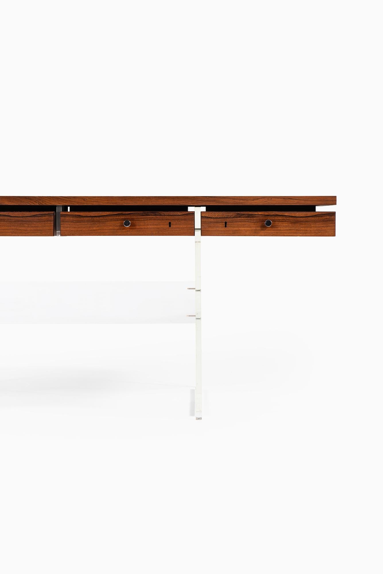 Very rare freestanding desk designed by Poul Nørreklit. Produced by Sigurd Hansens Møbelfabrik in Denmark.