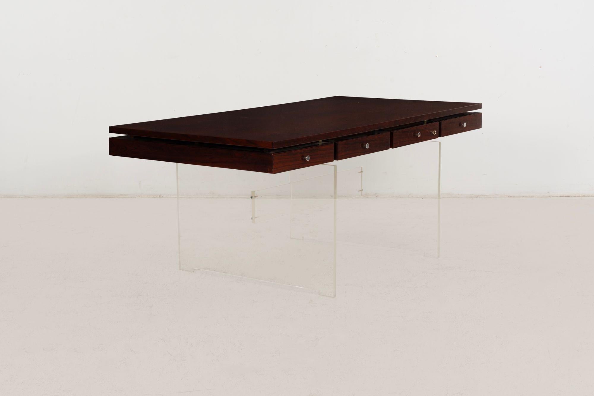 Bureau de direction en palissandre et lucite pour Sigurd Hansen, Danemark, années 1960 en vente 1