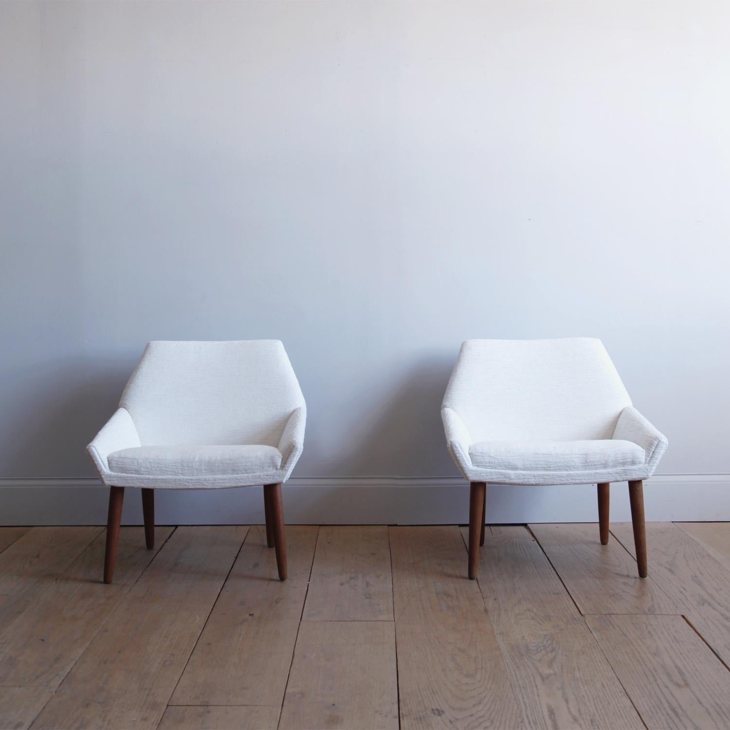 Poul Thorsbjerg Jensen Pair of Danish Modern Lounge Chairs In Good Condition For Sale In Long Island City, NY
