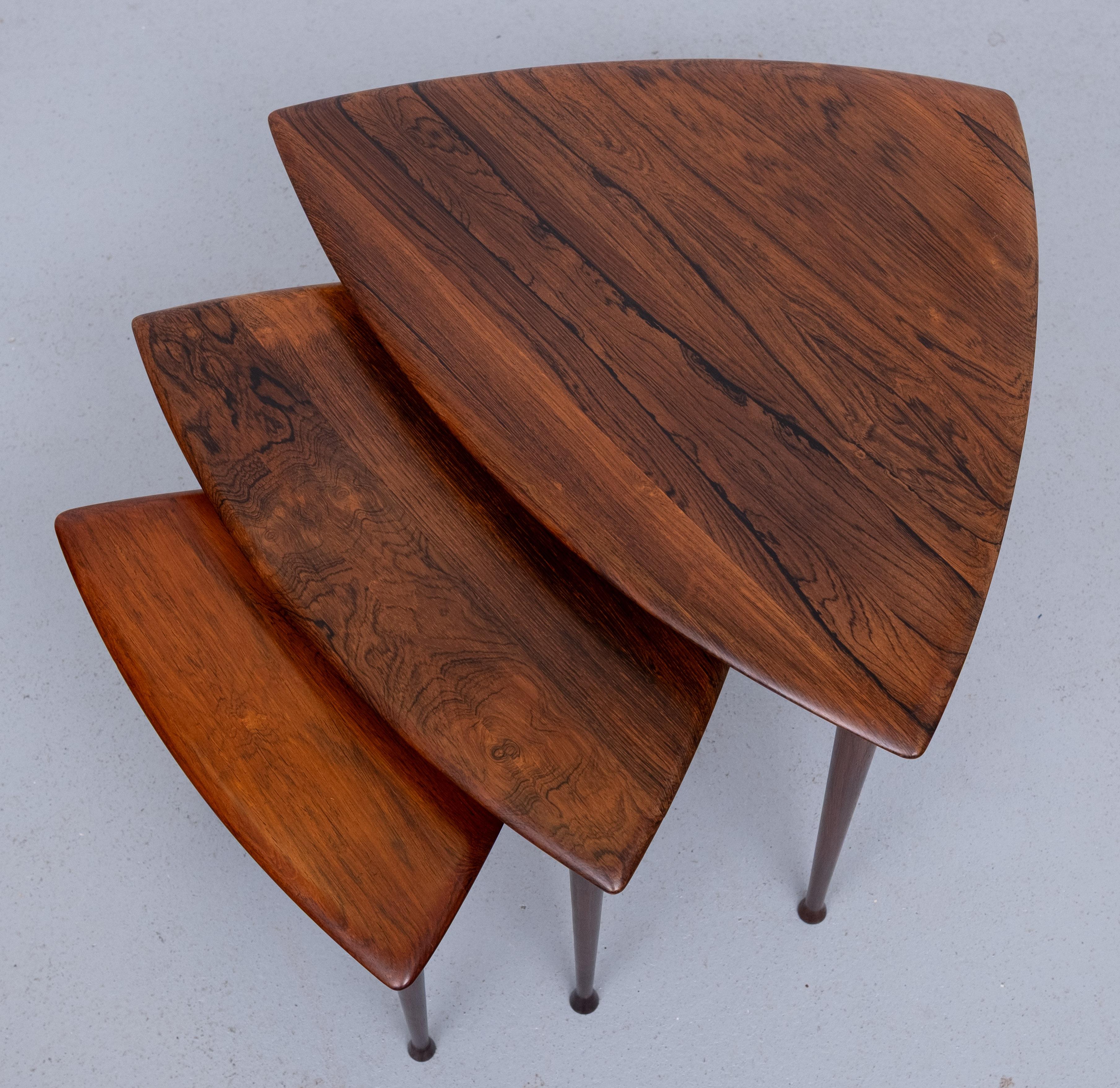 Poul Thorsbjerg Jensen Mesas nido triangulares de palisandro Años 50 en venta 7