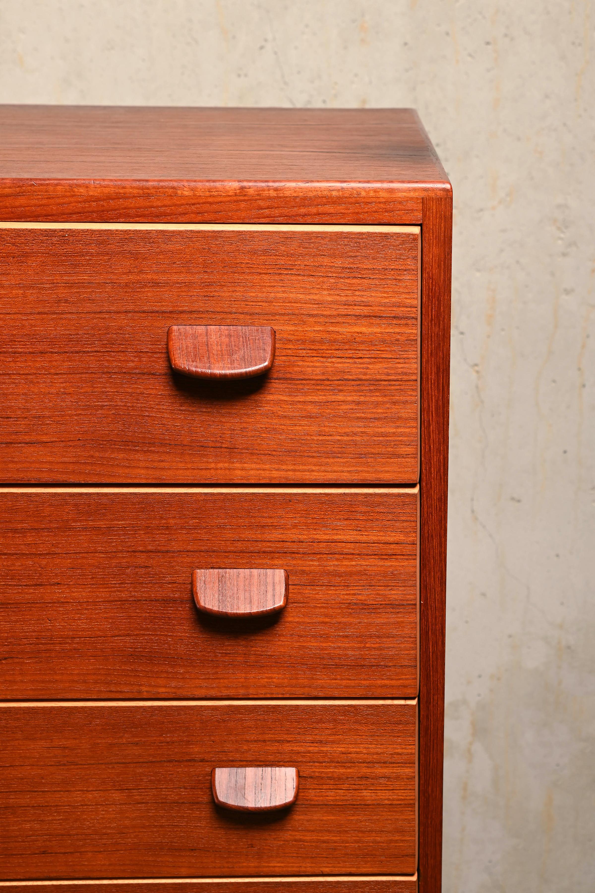 Poul Volther Chest of Drawers, Model F17 in teak and oak for FDB Møbler, Denmark 3