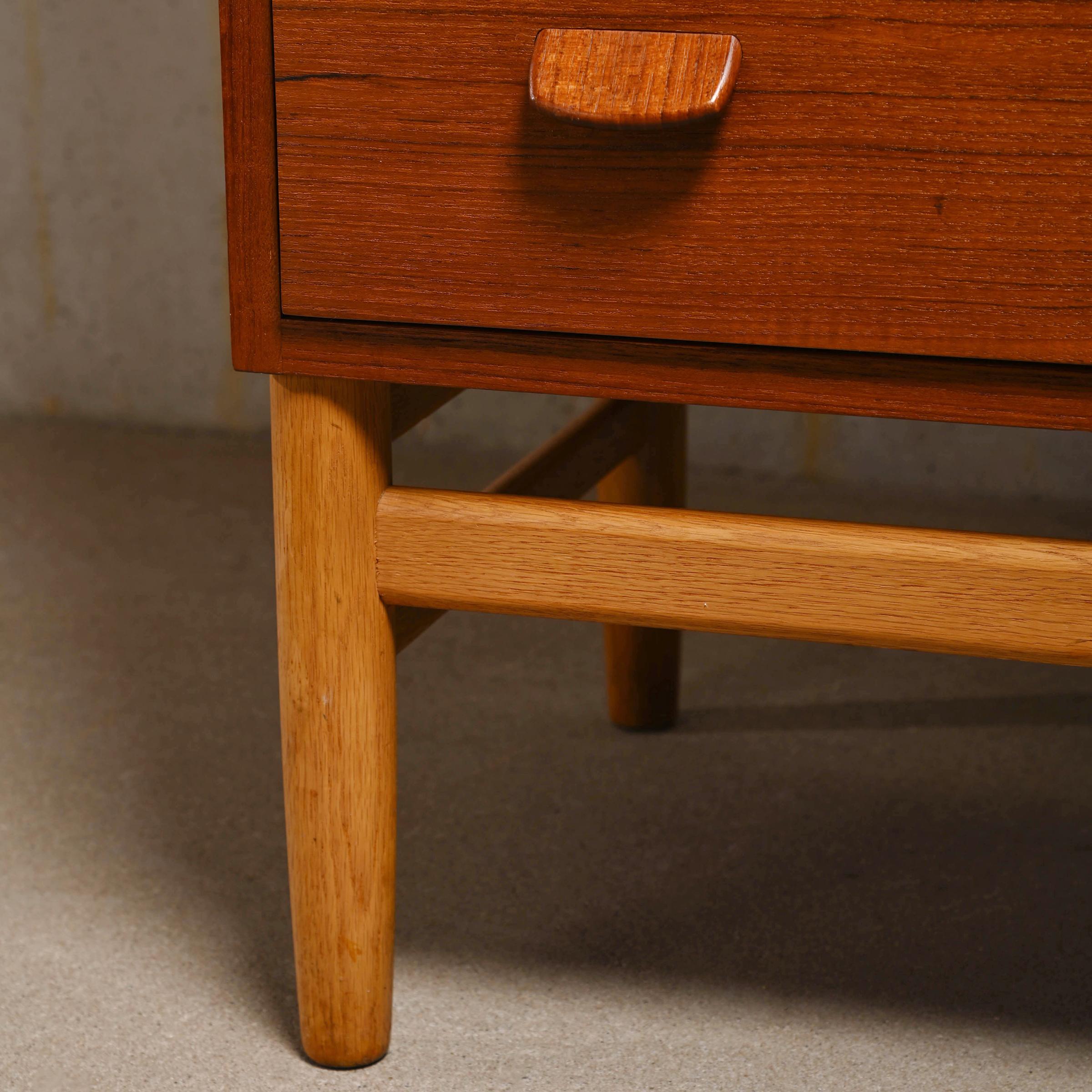 Poul Volther Chest of Drawers, Model F17 in teak and oak for FDB Møbler, Denmark 4