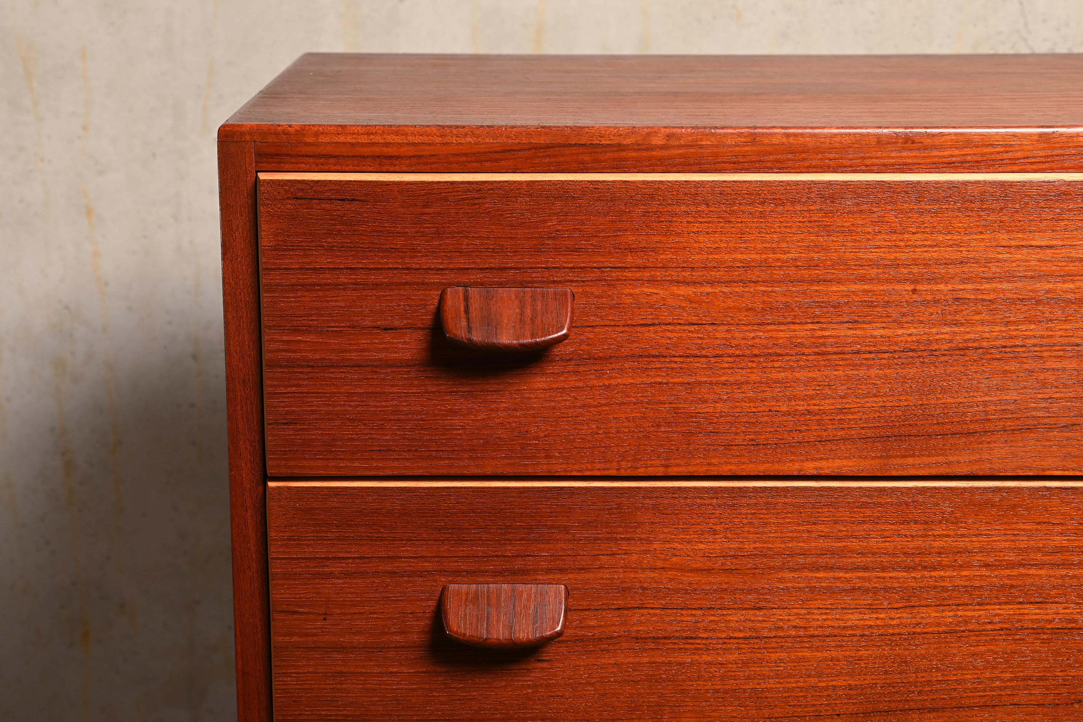 Poul Volther Chest of Drawers, Model F17 in teak and oak for FDB Møbler, Denmark 2