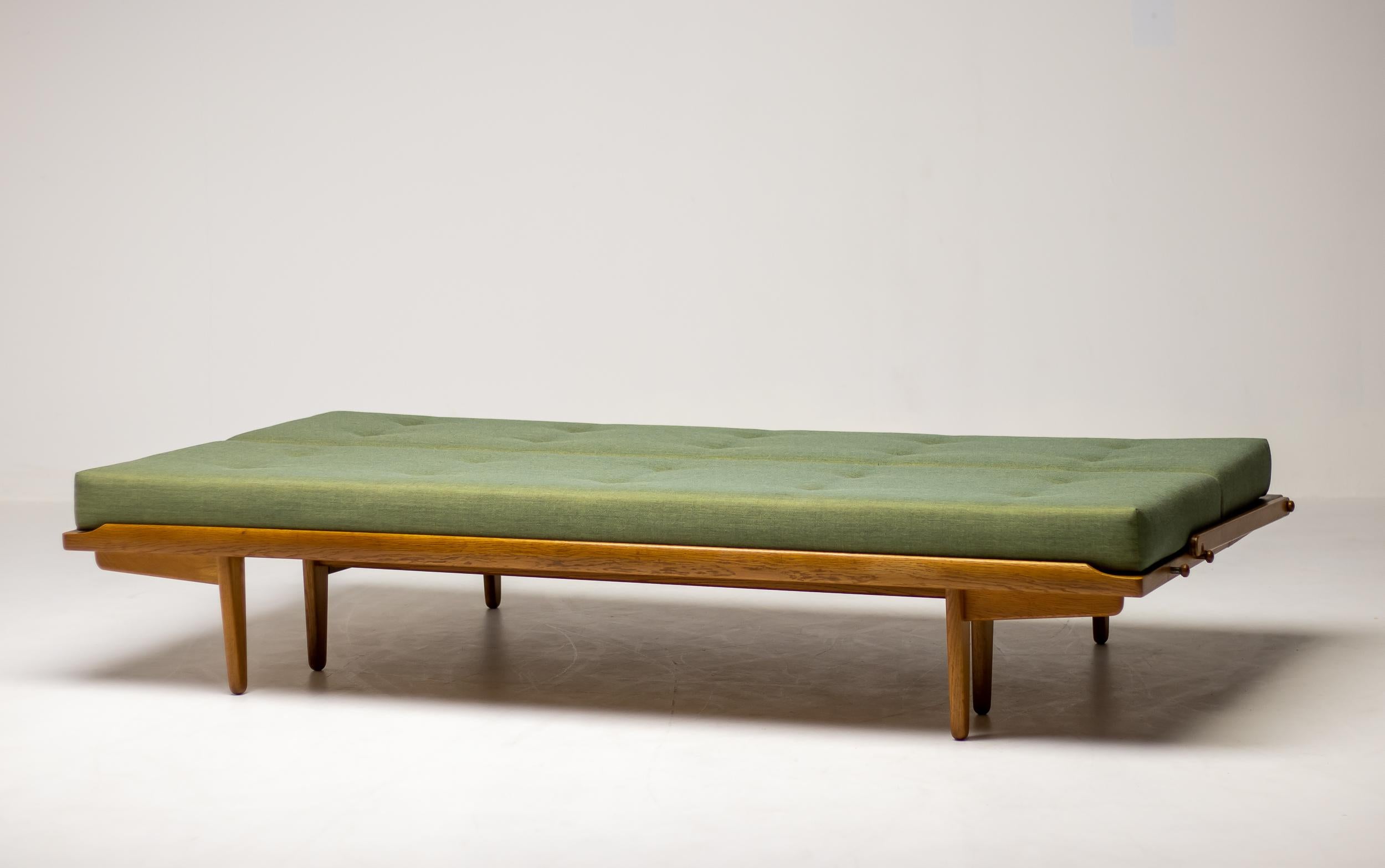 Very nice sophisticated daybed sofa Model 981 designed by Poul Volther, manufactured by Gemla, Denmark, circa 1960. This sofa is nicknamed 'Diva' and features a sophisticated solid oak base that can be folded down to create a daybed. The sofa is
