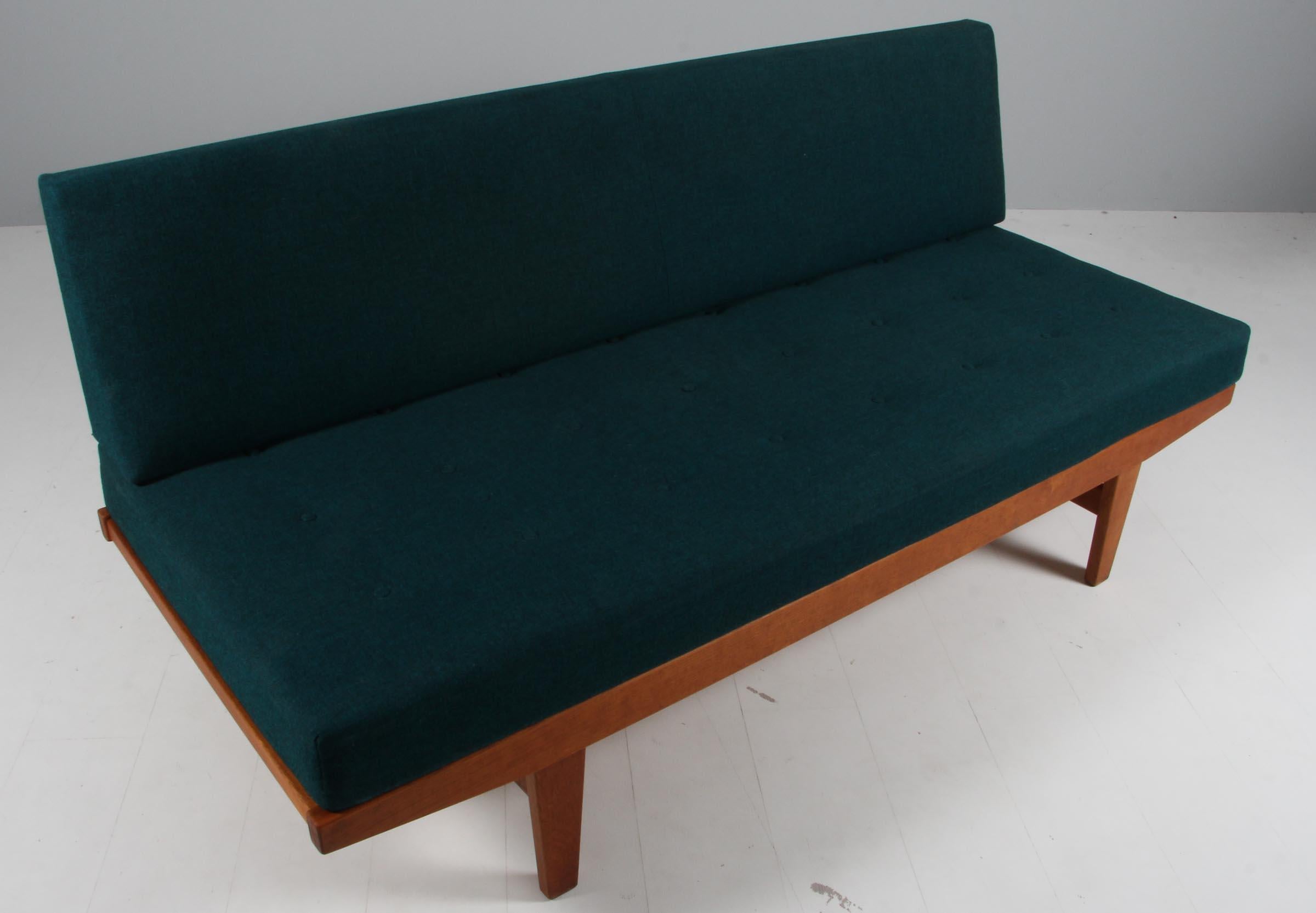 Poul M. Volther daybed / sofa in blue wool fabric, base of oak.

Made by Frem Røjle.