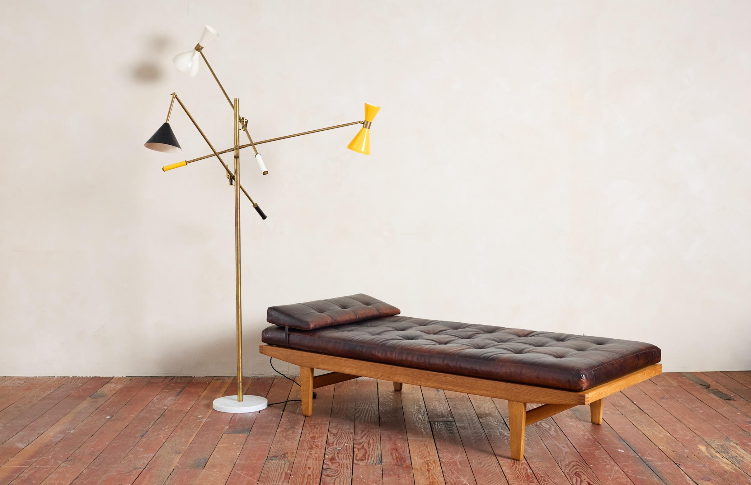 Wonderful daybed by Poul Volther in beautifully aged leather with tufted cushion and wedged pillow. 

Simple slatted oak frame.

Circa 1950s.