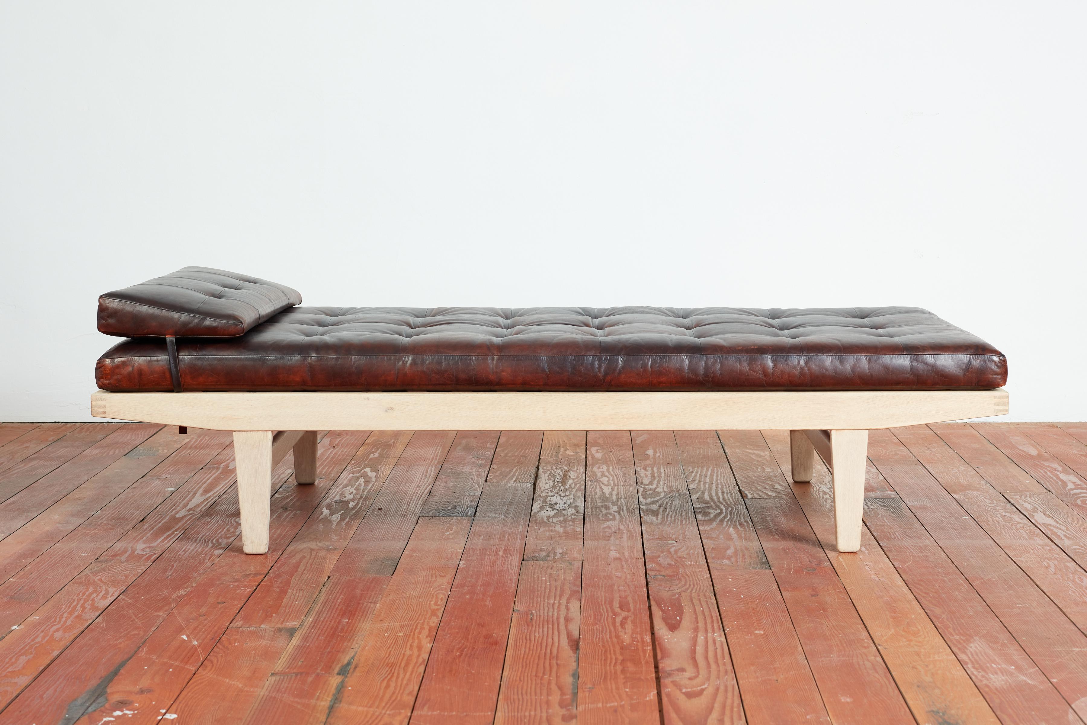 Poul Volther Leather Daybed In Good Condition For Sale In Beverly Hills, CA