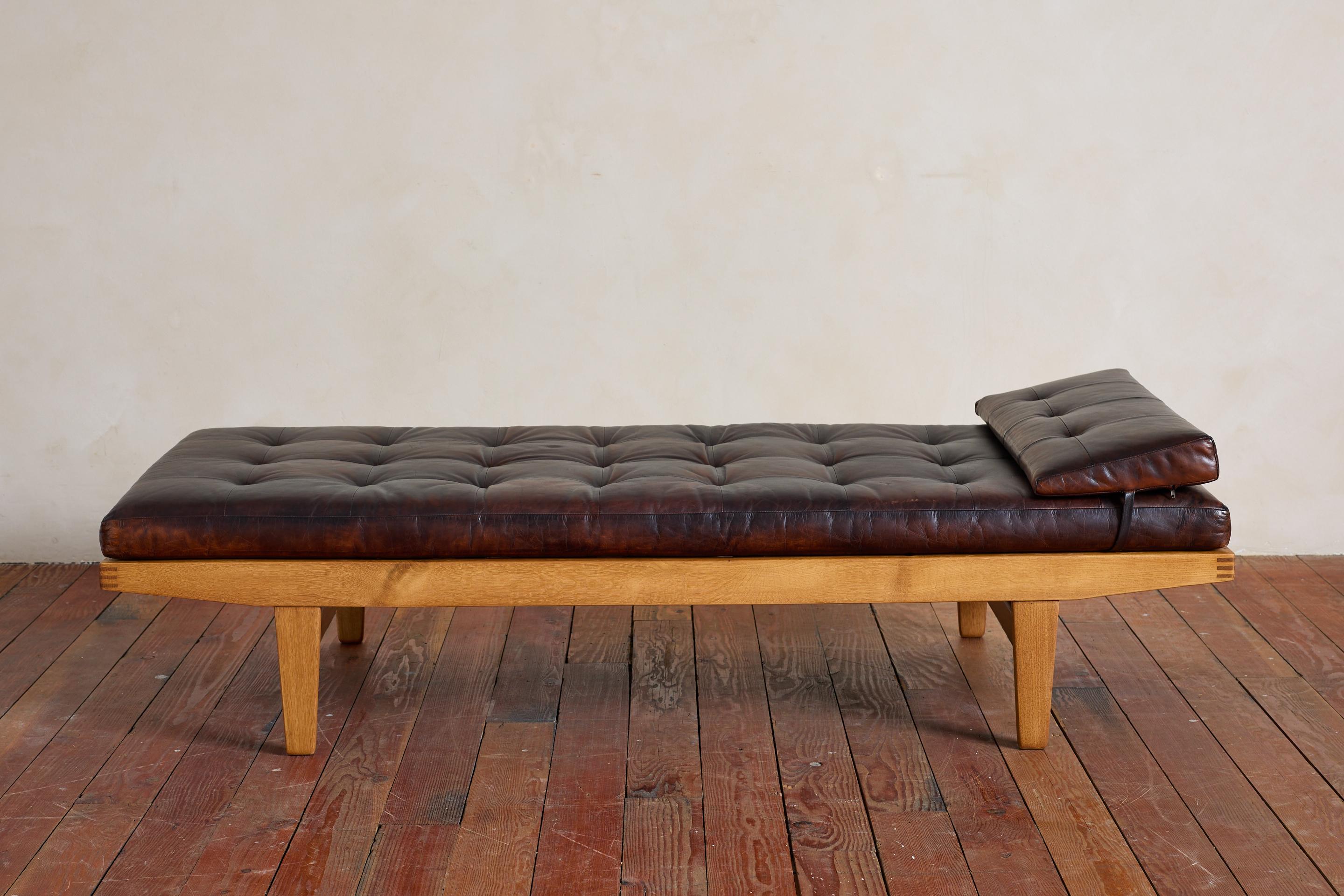 Poul Volther Leather Daybed In Good Condition For Sale In Beverly Hills, CA