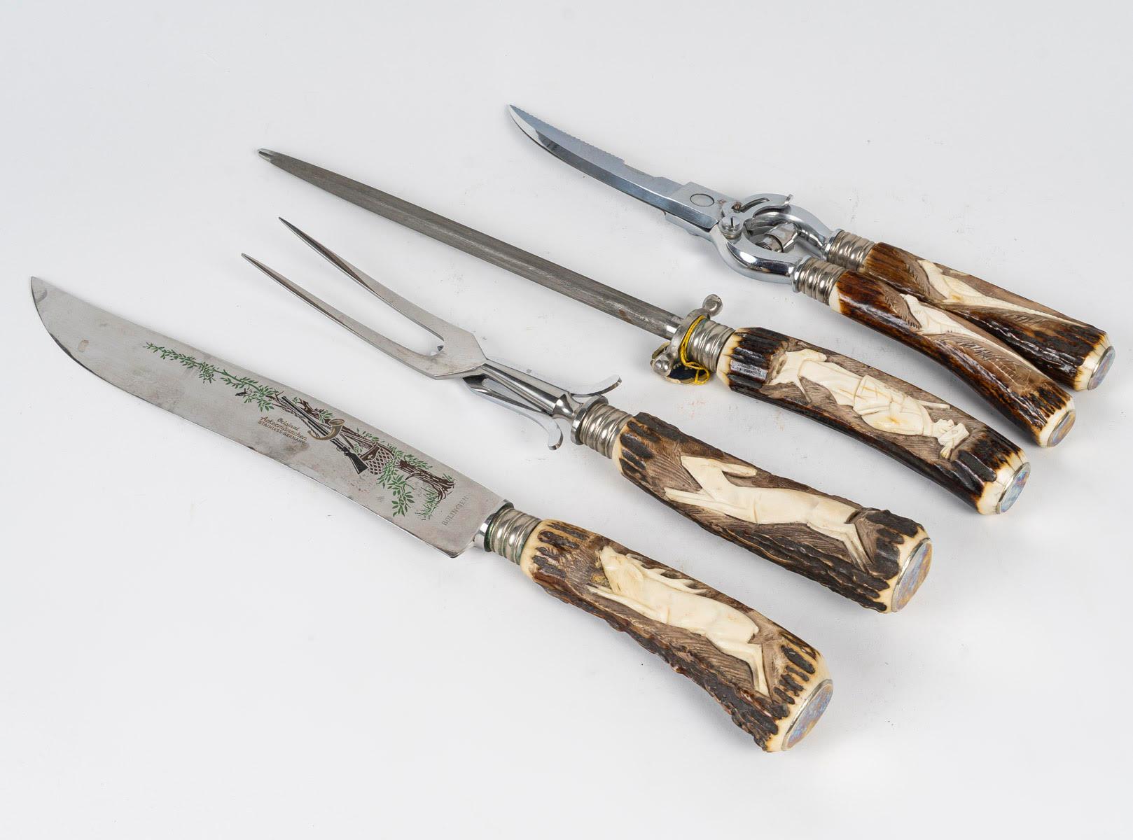 Set per intagliare il pollame, metallo placcato argento e manico in legno intagliato. In condizioni buone in vendita a Saint-Ouen, FR
