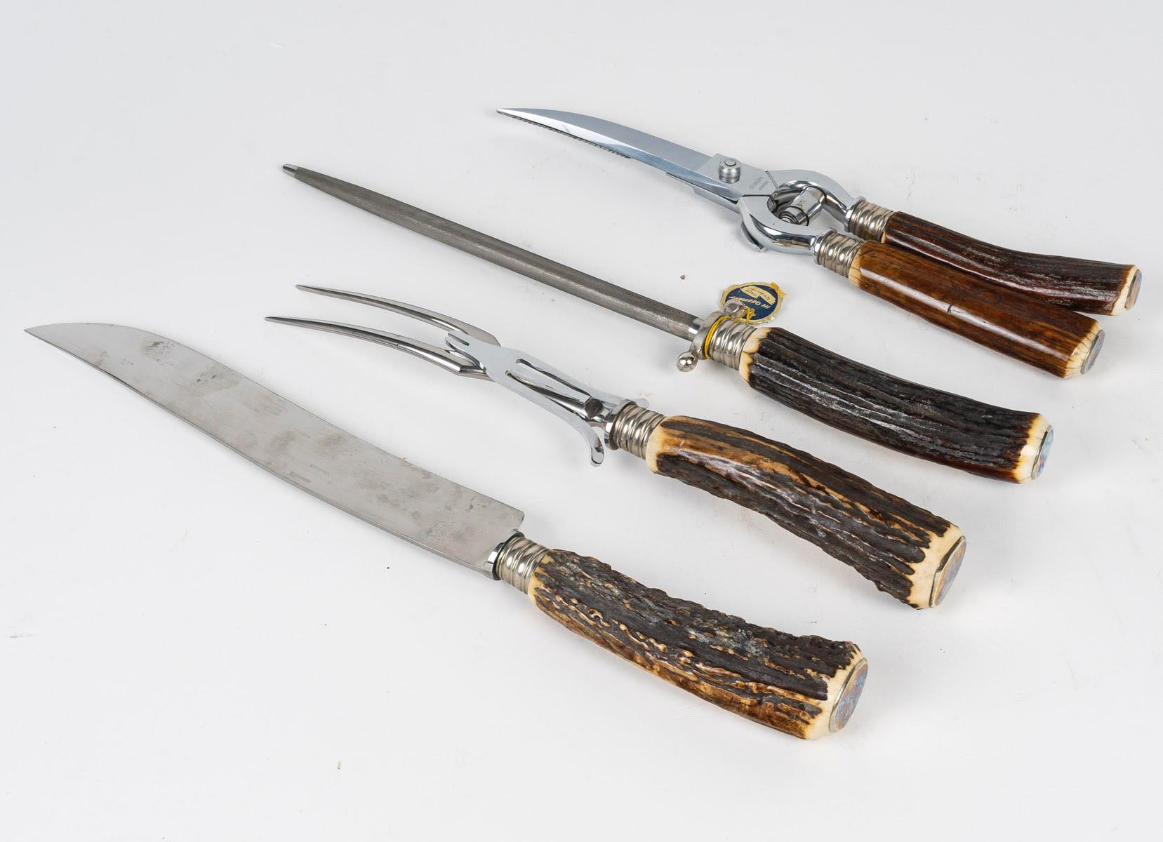 XX secolo Set per intagliare il pollame, metallo placcato argento e manico in legno intagliato. in vendita