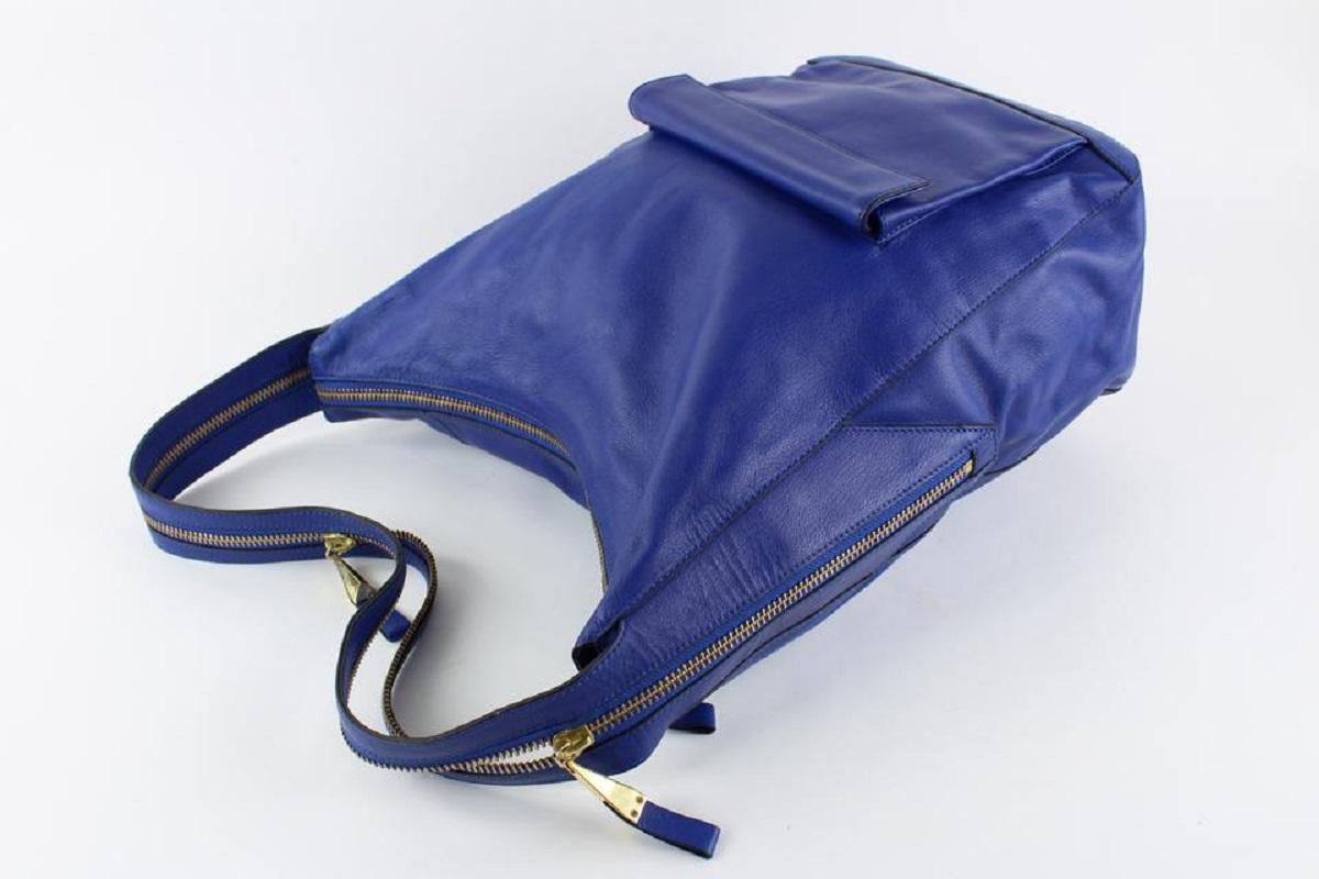 Pour La Victoire Blue Leather Hobo Bag 3PV1218 In Good Condition In Dix hills, NY