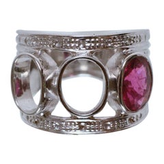 Pour un peu de Tendresse Ring in 18k Gold & Gemstone by Moncomble Paris