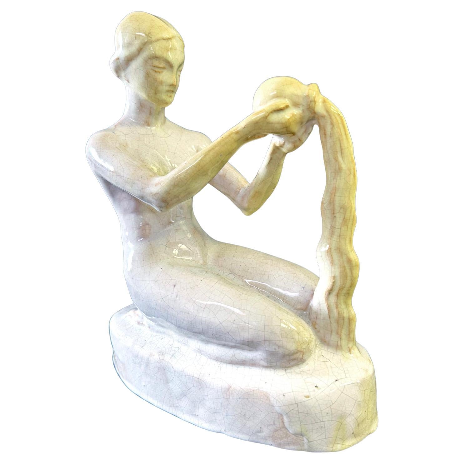 Sebbene non sia conosciuta come Grueby, Rookwood, Cowan e altre ceramiche che hanno realizzato superbi vasi e sculture nelle epoche dell'Arts and Crafts e dell'Art Deco, la Pewabic Pottery di Detroit ha svolto per molti anni un lavoro altrettanto